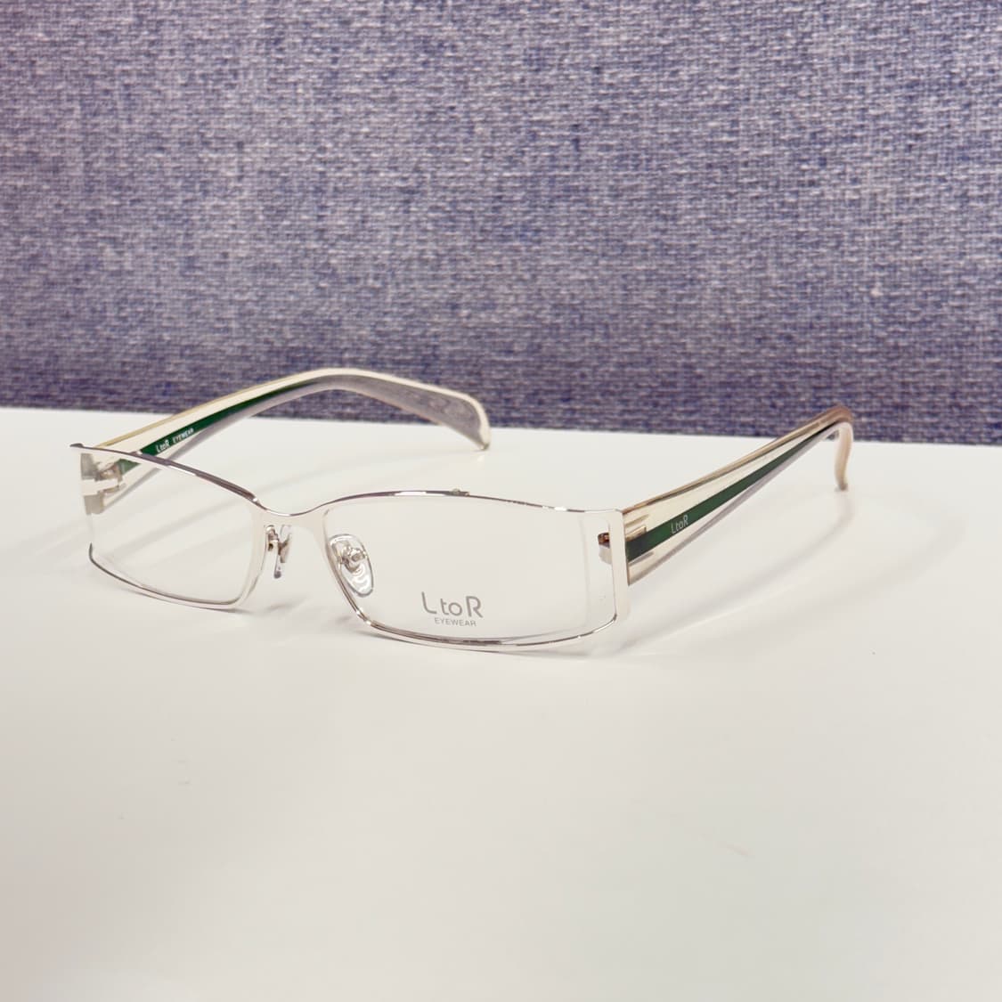 스포티한 무드의 실버 메탈 안경 상품이미지3