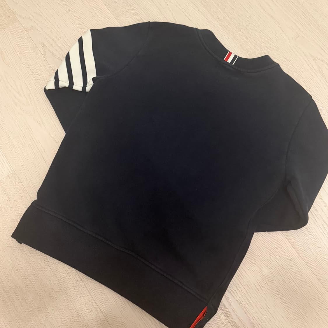 톰브라운 맨투맨 상품이미지3