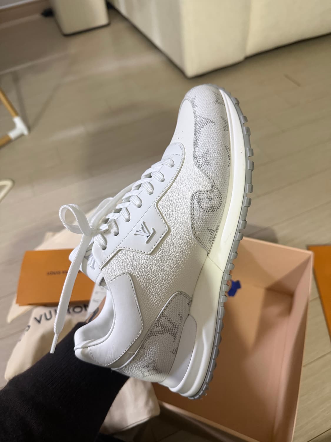 루이비통 런 어웨이 스니커즈  상품이미지5