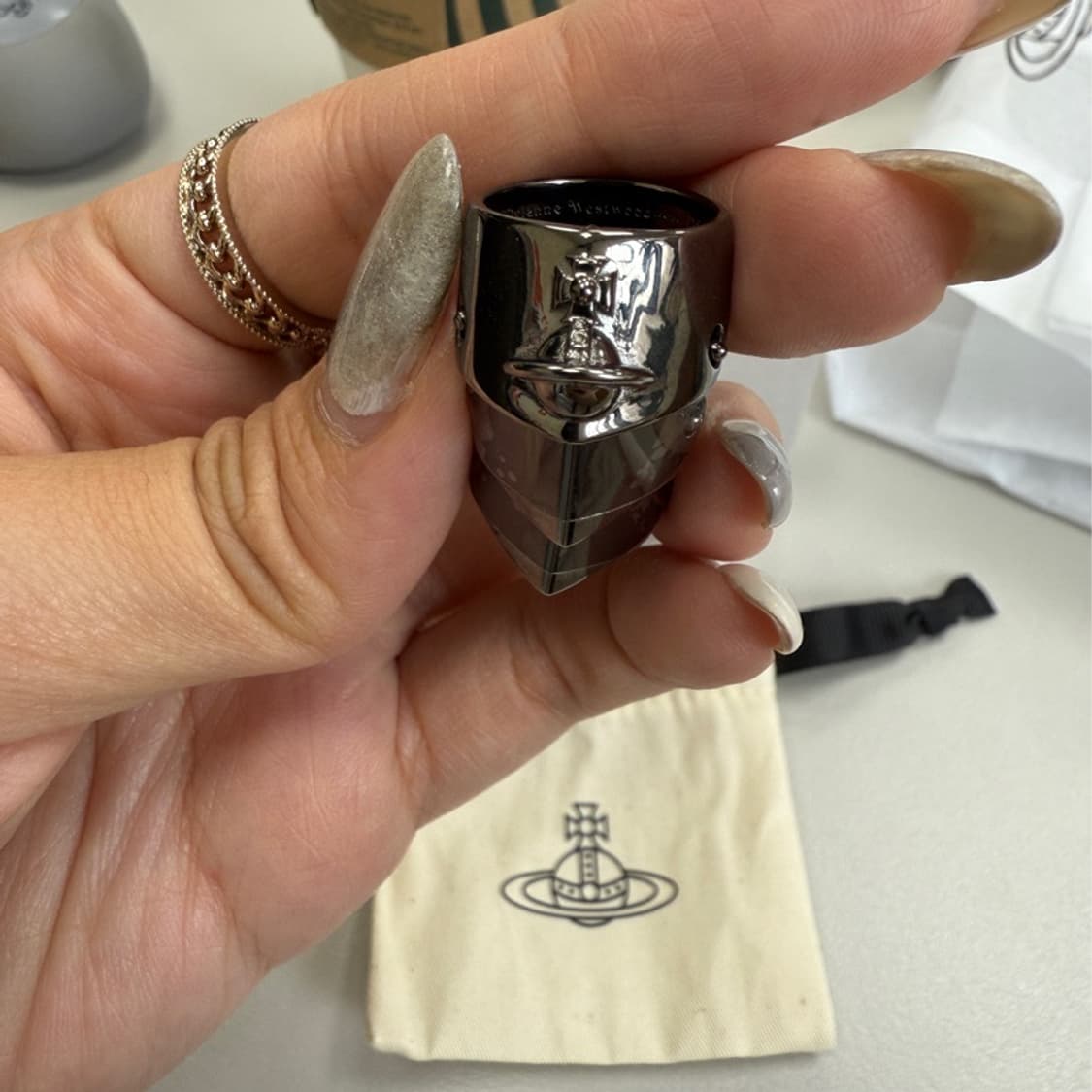 S) 비비안 웨스트우드 아머 반지 건메탈 풀박스 상품이미지2