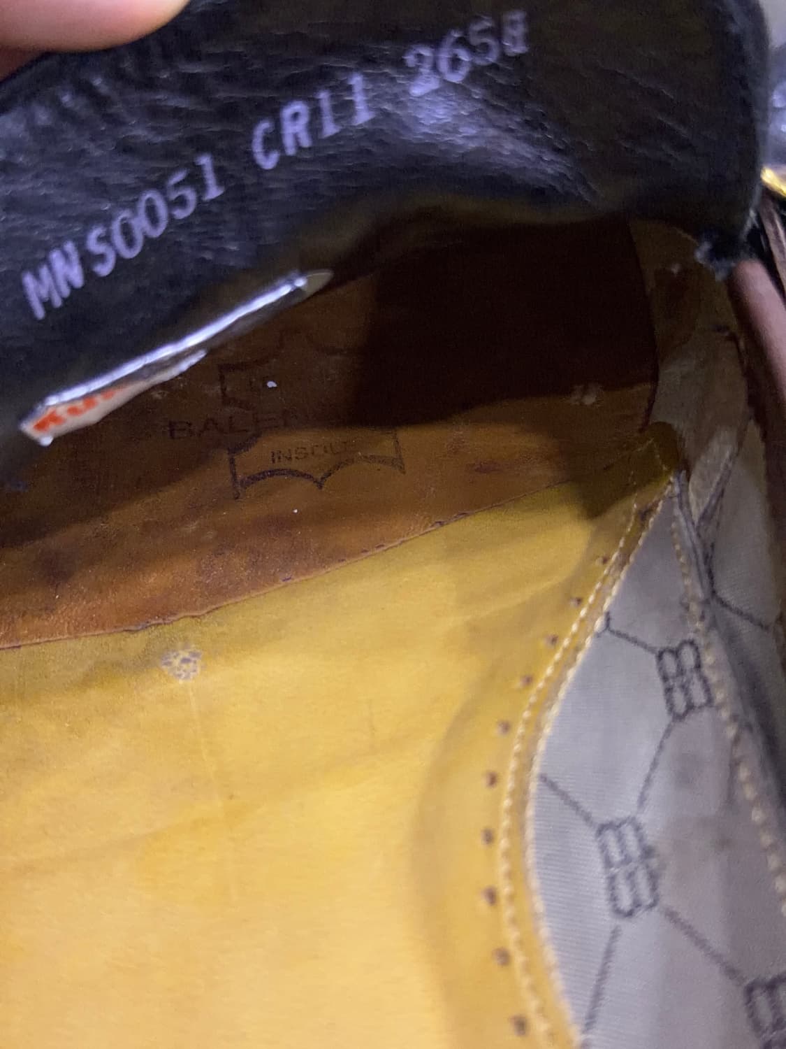 발렌시아가 금장 버클 태슬로퍼 265 상품이미지10