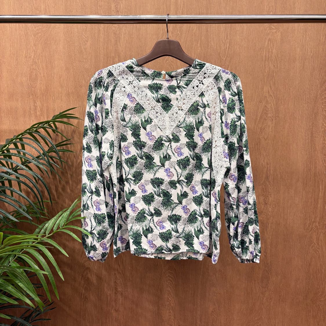 마쥬 블라우스 리프 플라워 플로럴 프린트 레이스 트리밍 디테일 아이보리 상품이미지1