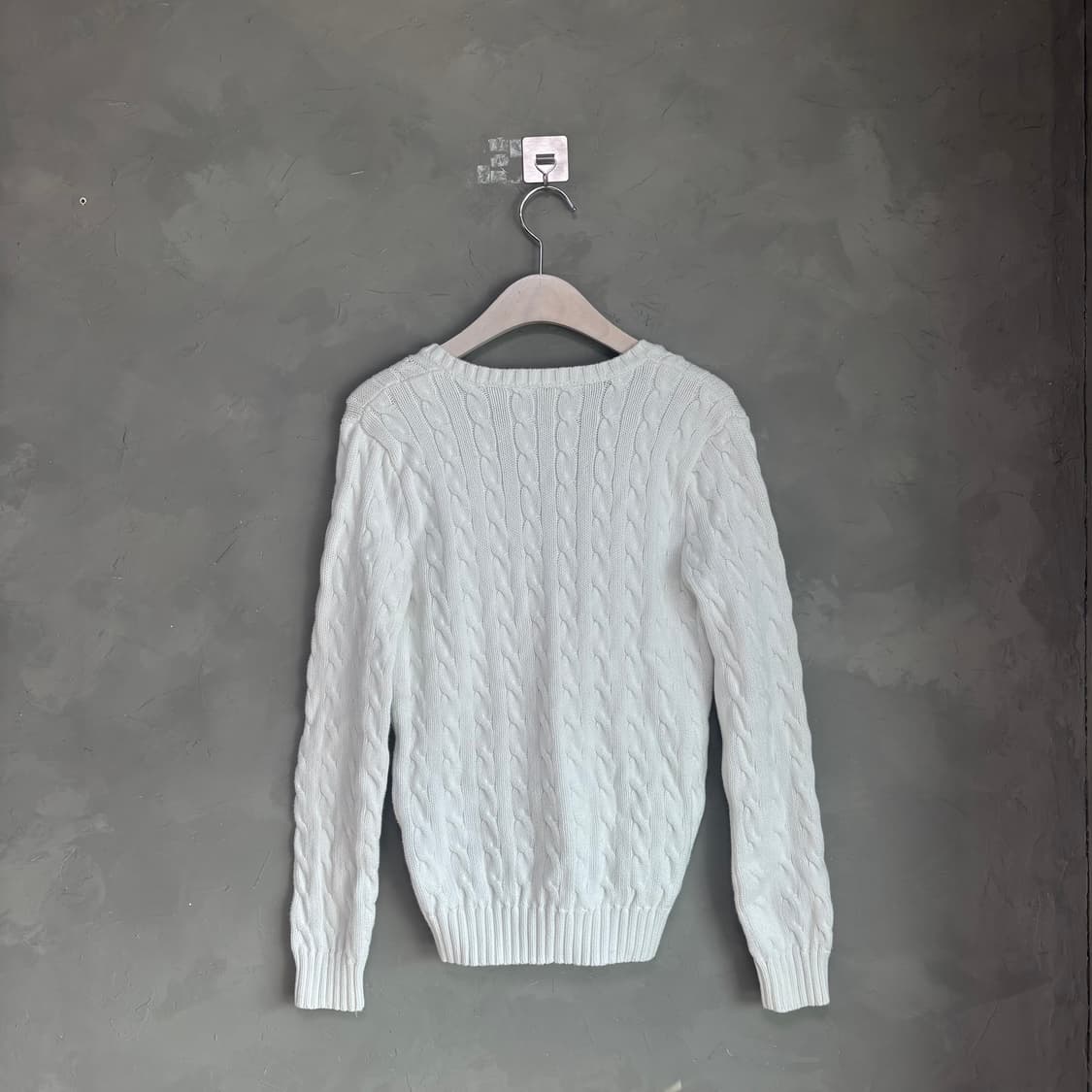 폴로 랄프로렌 꽈배기 브이넥 니트 화이트 상품이미지4