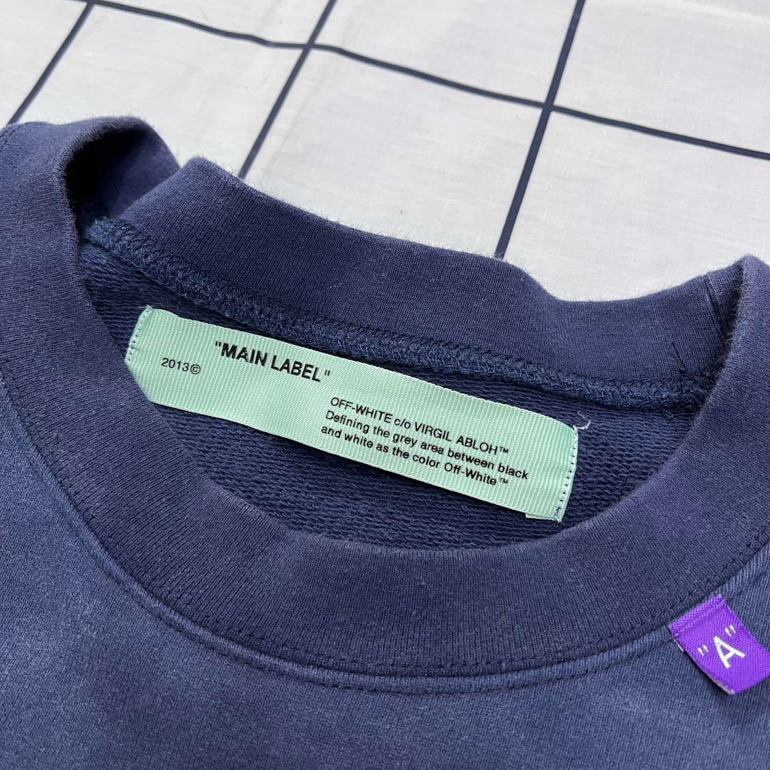 오프화이트 네이비 맨투맨 상품이미지6