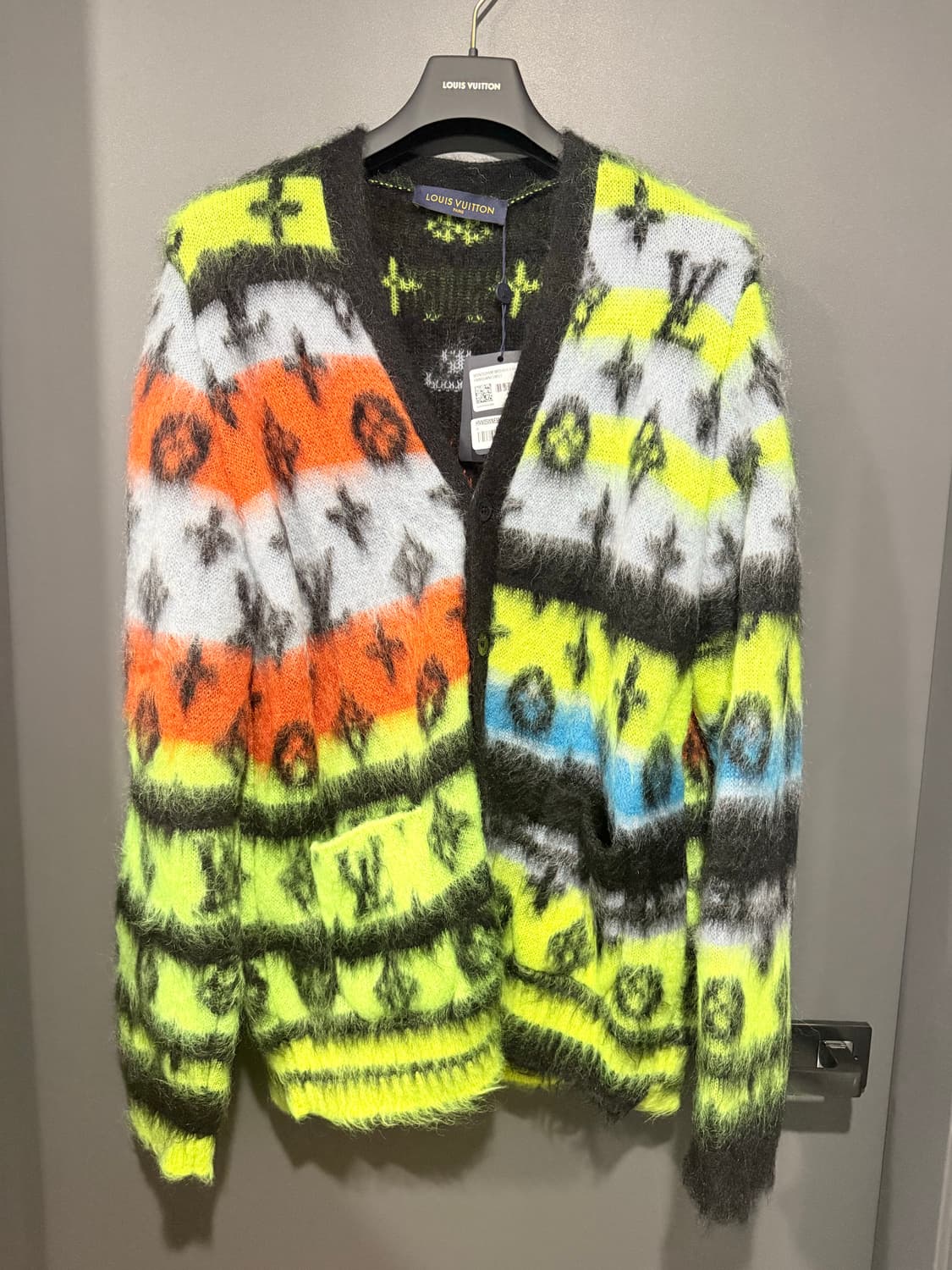 새상품 (3L)(XXL) 루이비통 모헤어 가디건 멀티컬러 상품이미지1