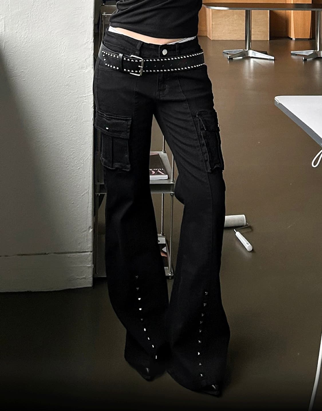 블랙 부츠컷 로우라이즈 팬츠 상품이미지1