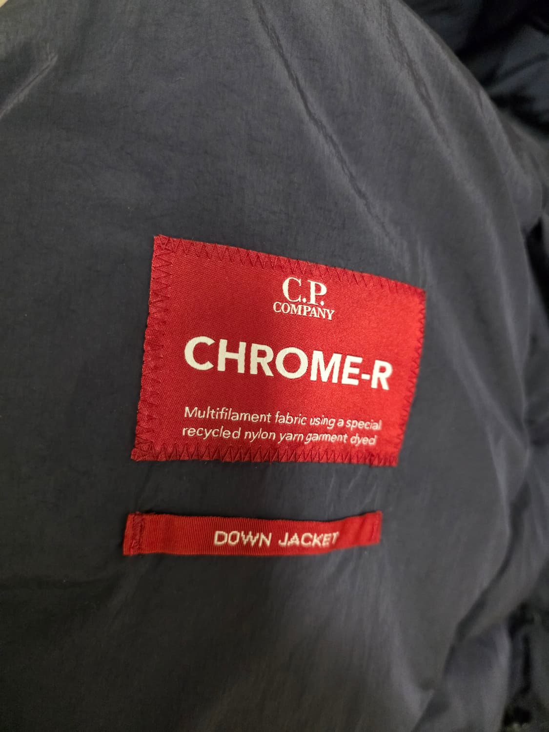 Cp컴퍼니 크롬R 나이트쉐이드 패딩 팝니다(새제품) 상품이미지3