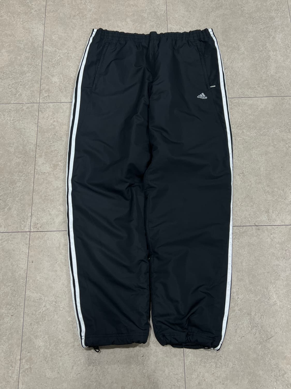 아디다스 올드스쿨 삼선 우븐 웜업 팬츠 블랙 (밑단 스트링) 상품이미지2