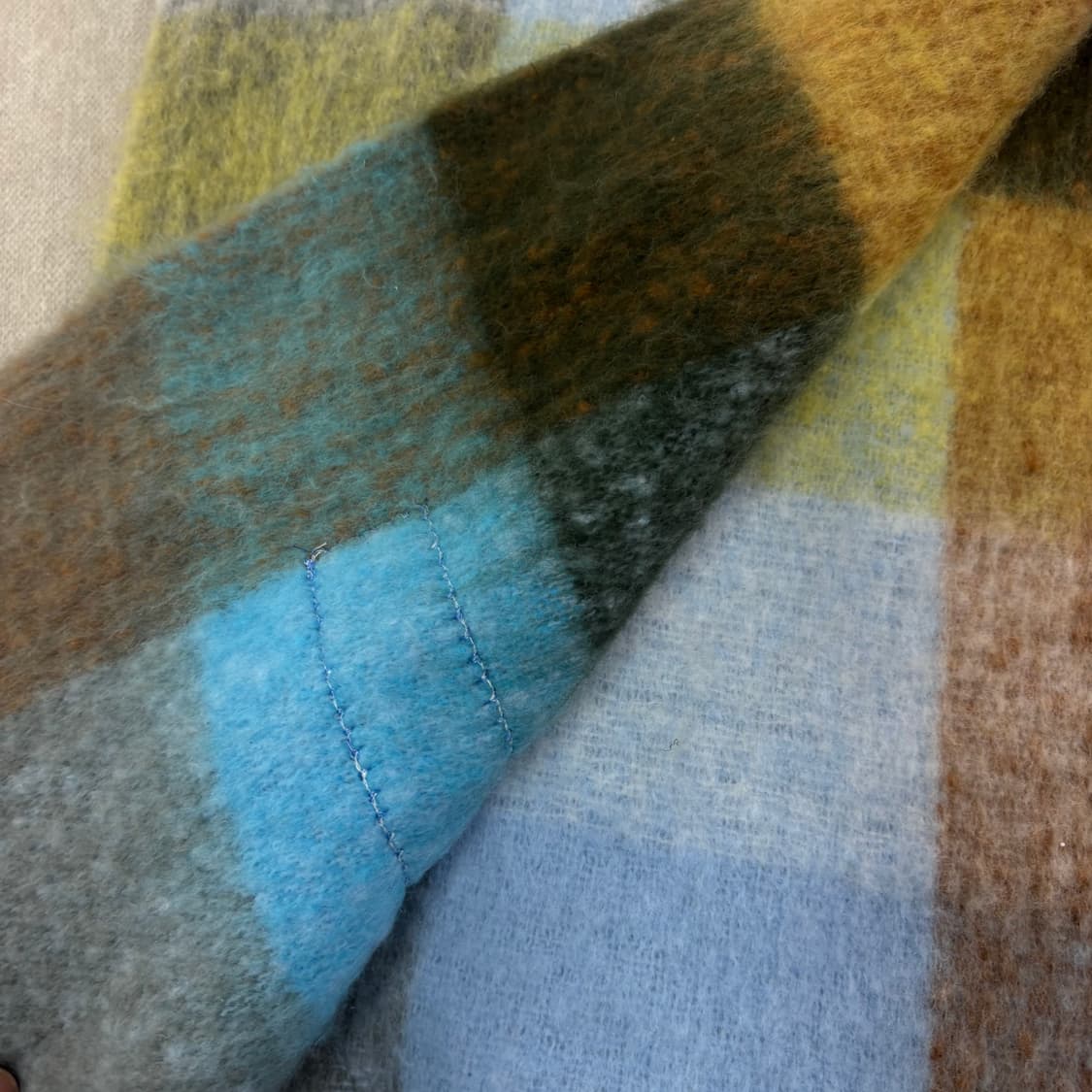 아크네스듀디오 모헤어 올리브그린 더콰이즈 머플러 상품이미지4