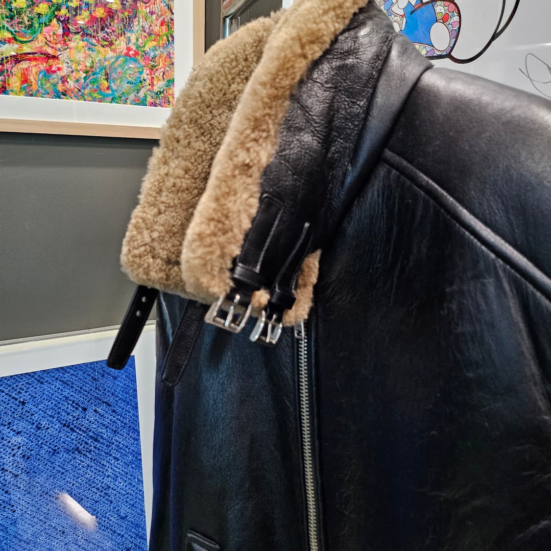 프라다 더블스트랩 넥 스틸 사피아노 삼각로고 무스탕 레더 자켓 상품이미지8