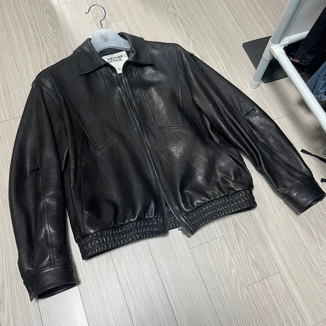 어나더 오피스 양 가죽자켓 유틸리티 블루종 01 사이즈 상품이미지1