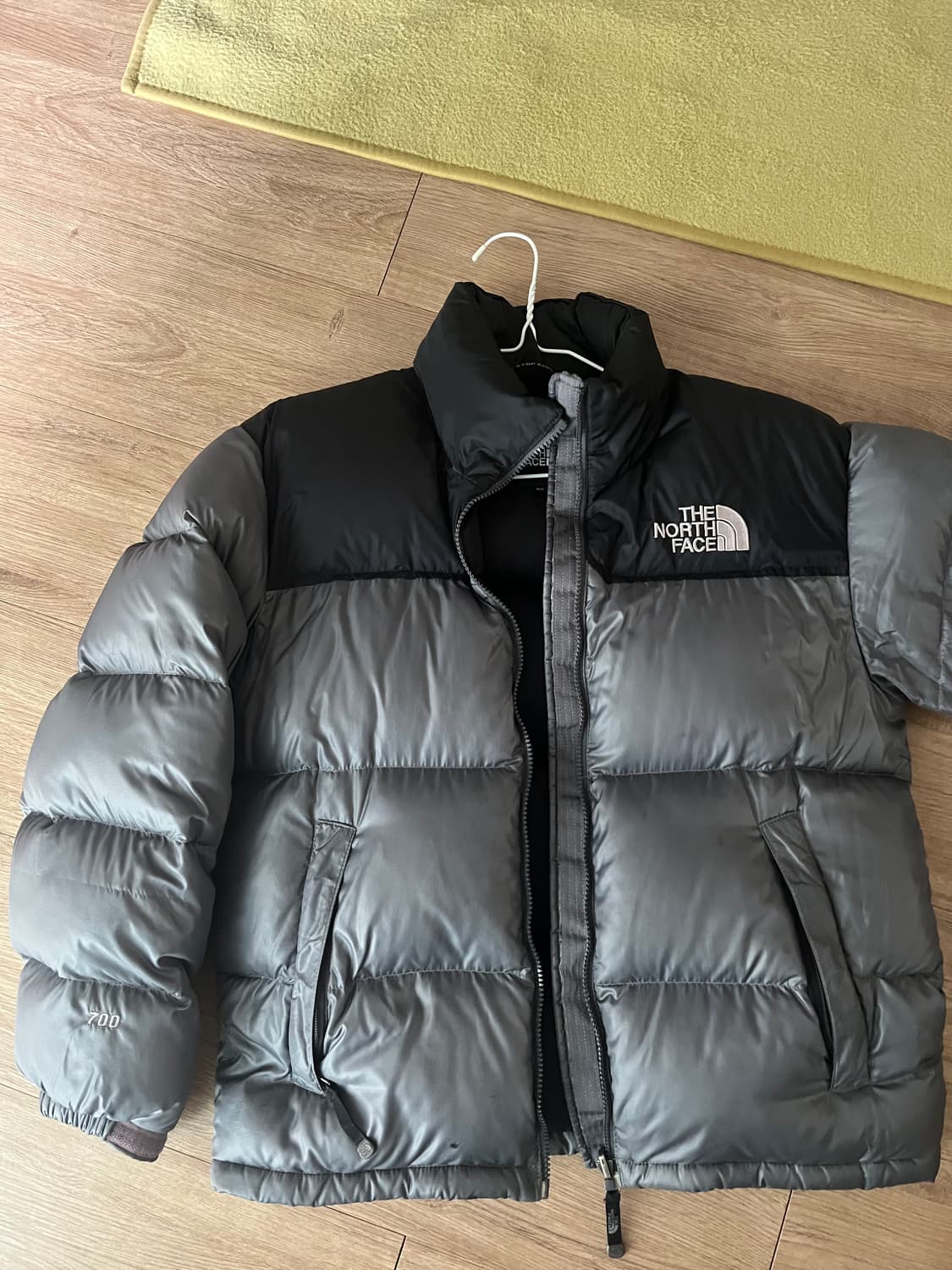 노스페이스 700 눕시 패딩 블랙/그레이 상품이미지1