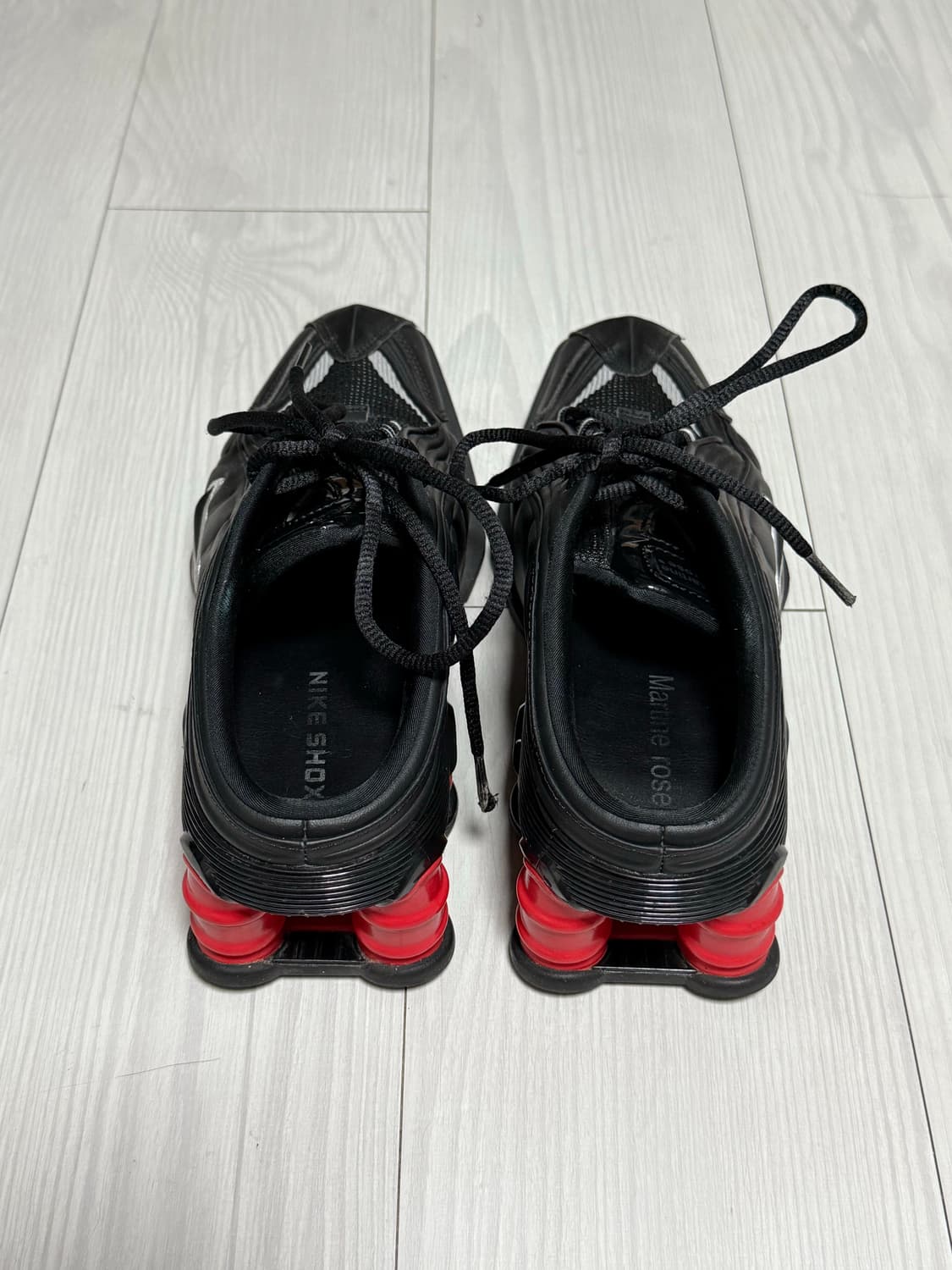 Nike x Martine Rose Shox MR4 Black (250) 상품이미지5