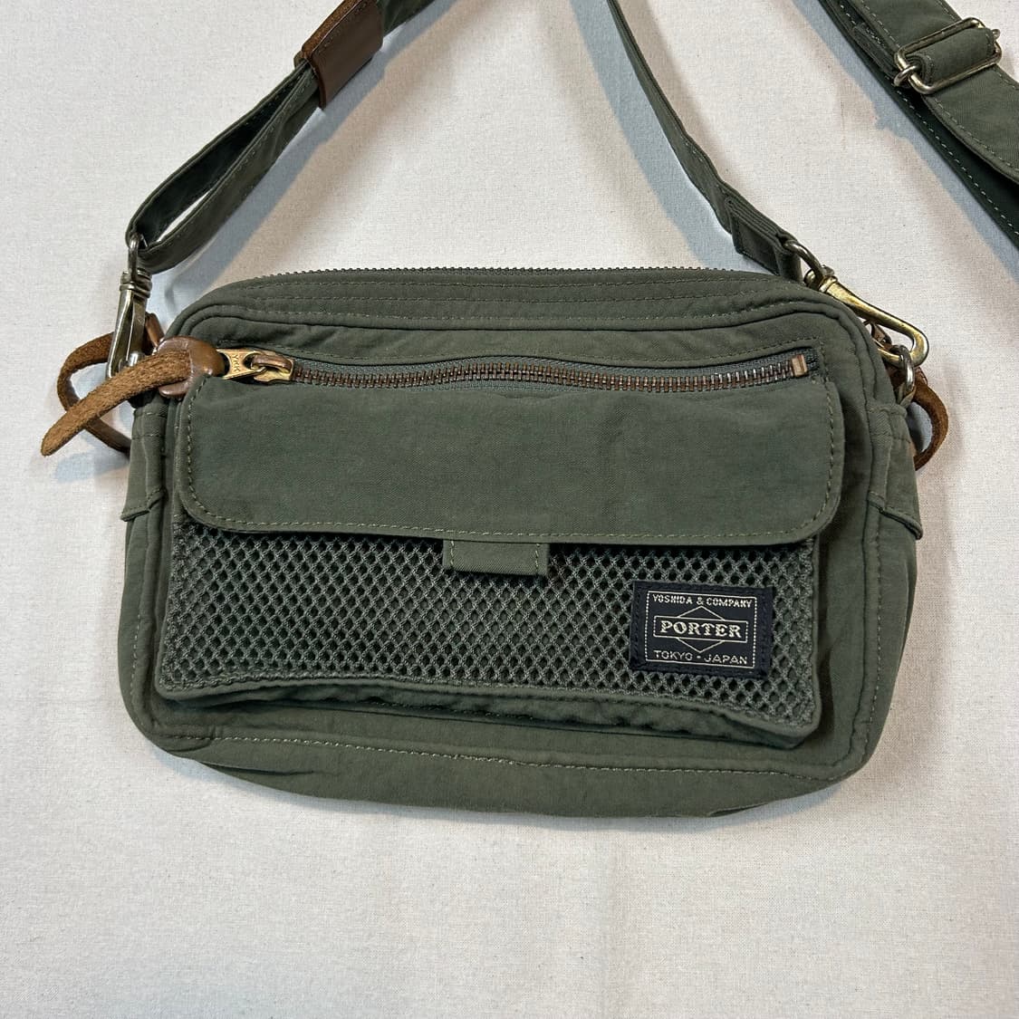 요시다 포터 메쉬포켓 크로스백 숄더백 올리브 컬러 상품이미지2