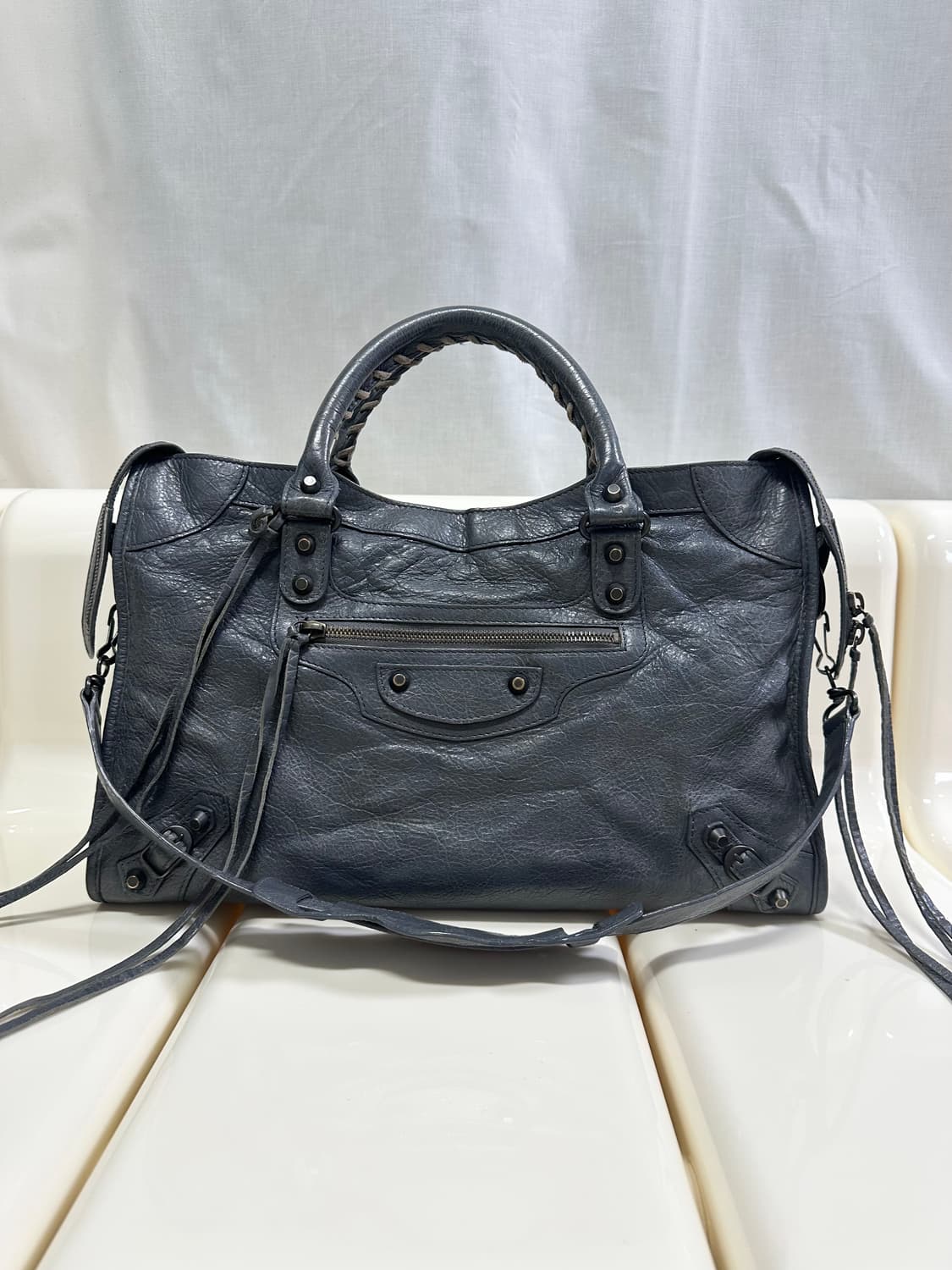 [A 정품] 발렌시아가 시티 모터백 미디움 다크그레이 상품이미지1