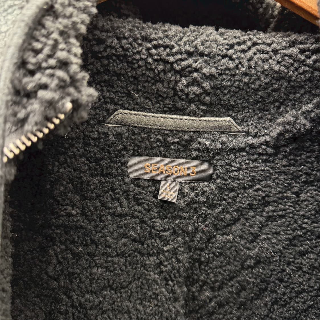 이지 시즌 3 후드 무스탕 셰어링 안감 드로우 스트링 디테일 루즈핏 블랙 상품이미지6