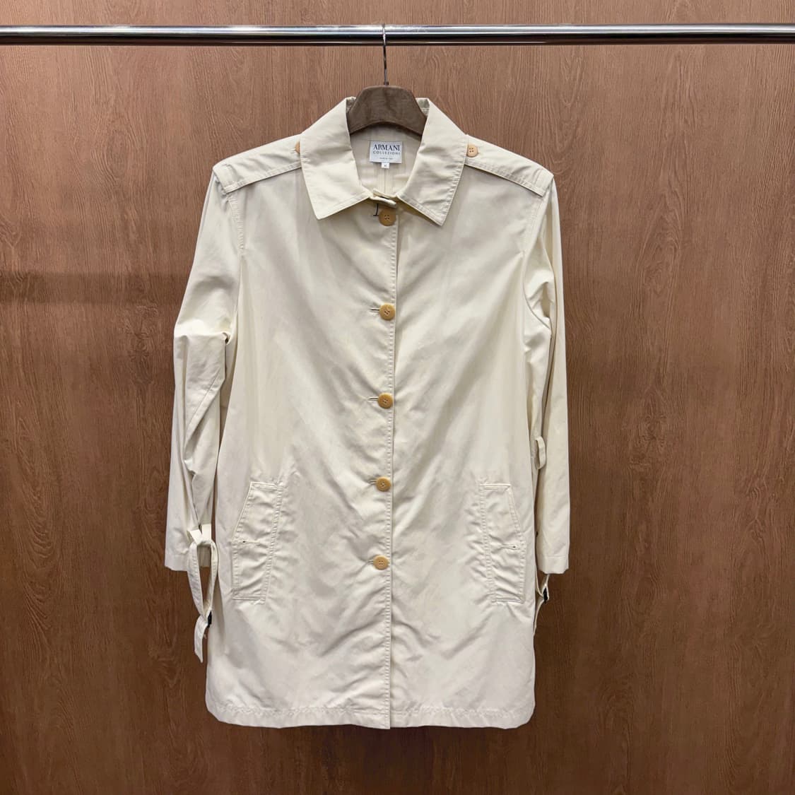 아르마니 꼴레지오니 트렌치 자켓 견장 스틸 스트랩 디테일 아이보리 상품이미지2