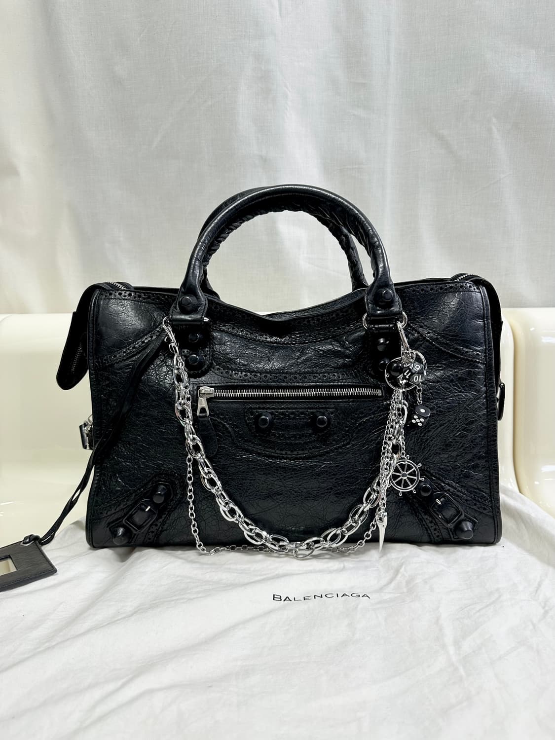 [A 정품] 발렌시아가 시티 모터백 미디움 블랙 상품이미지2