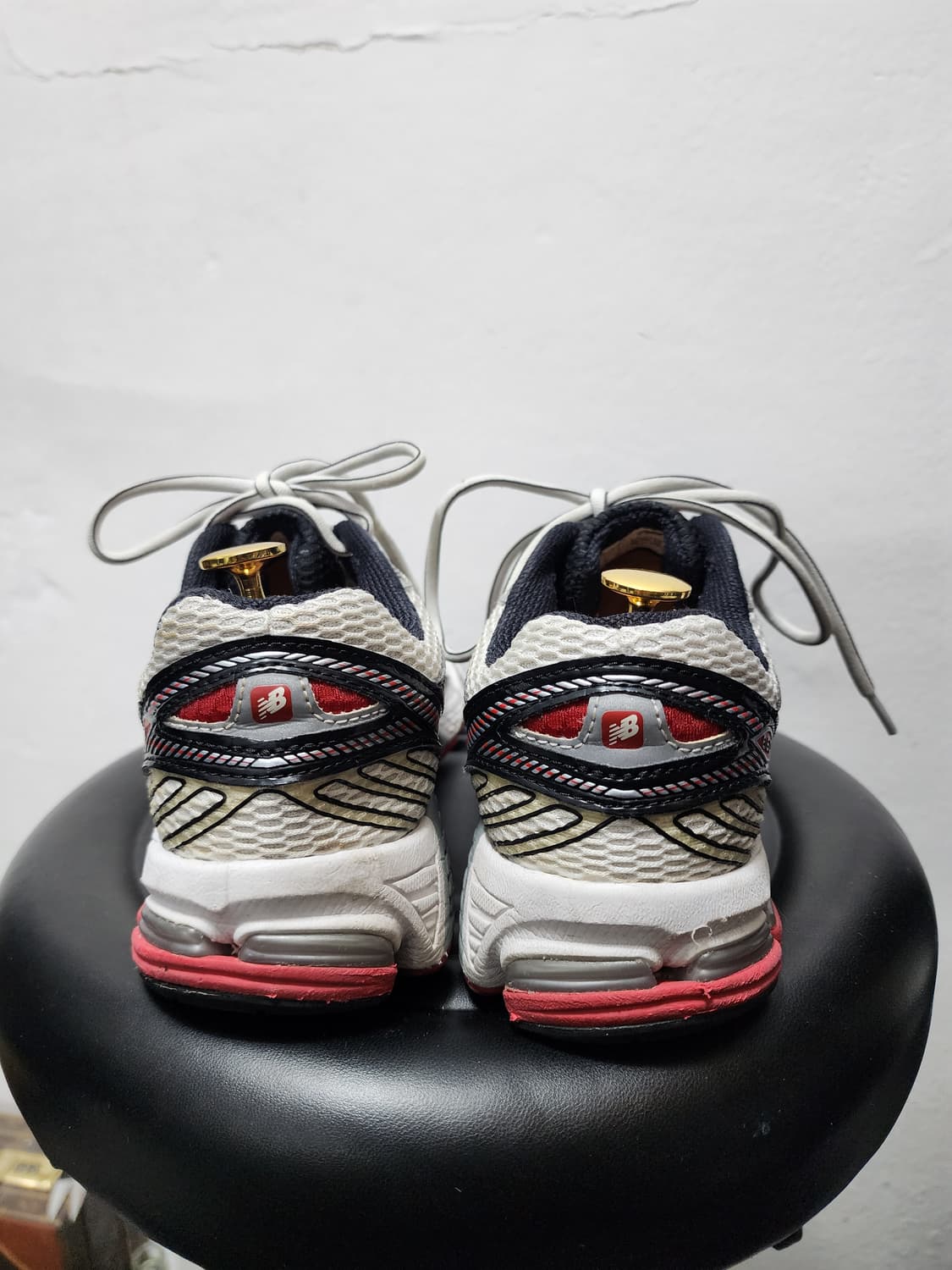 뉴발란스의 860v2 메탈릭 운동화 상품이미지2