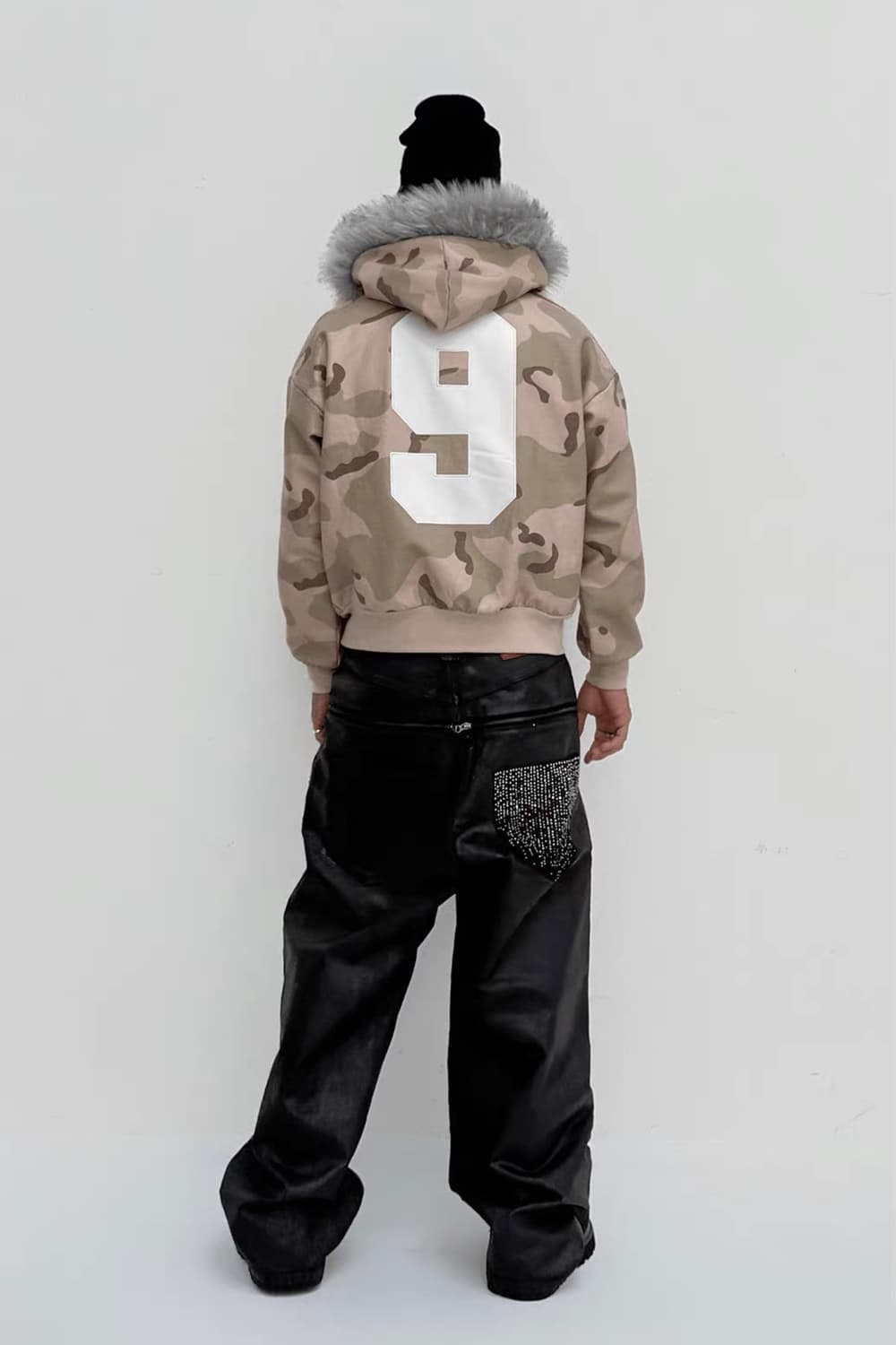  Coated Charcoal-Studded Baggy Denim Pant 상품이미지8