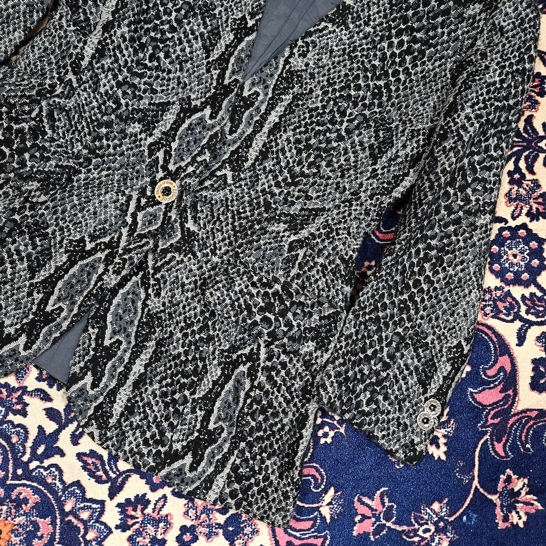 에스퀴스(Esquisse) 파이톤 파워숄더 브이넥 블레이져 자켓 상품이미지3