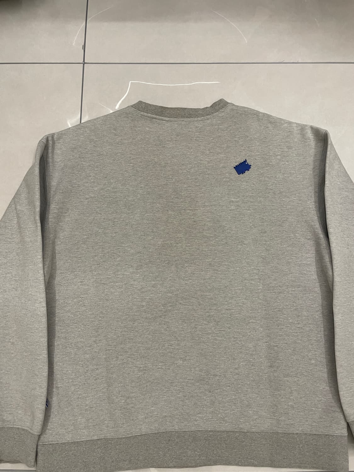 아더에러 메종키츠네 더 블루이스트 폭스 스웻셔츠 그레이 상품이미지2