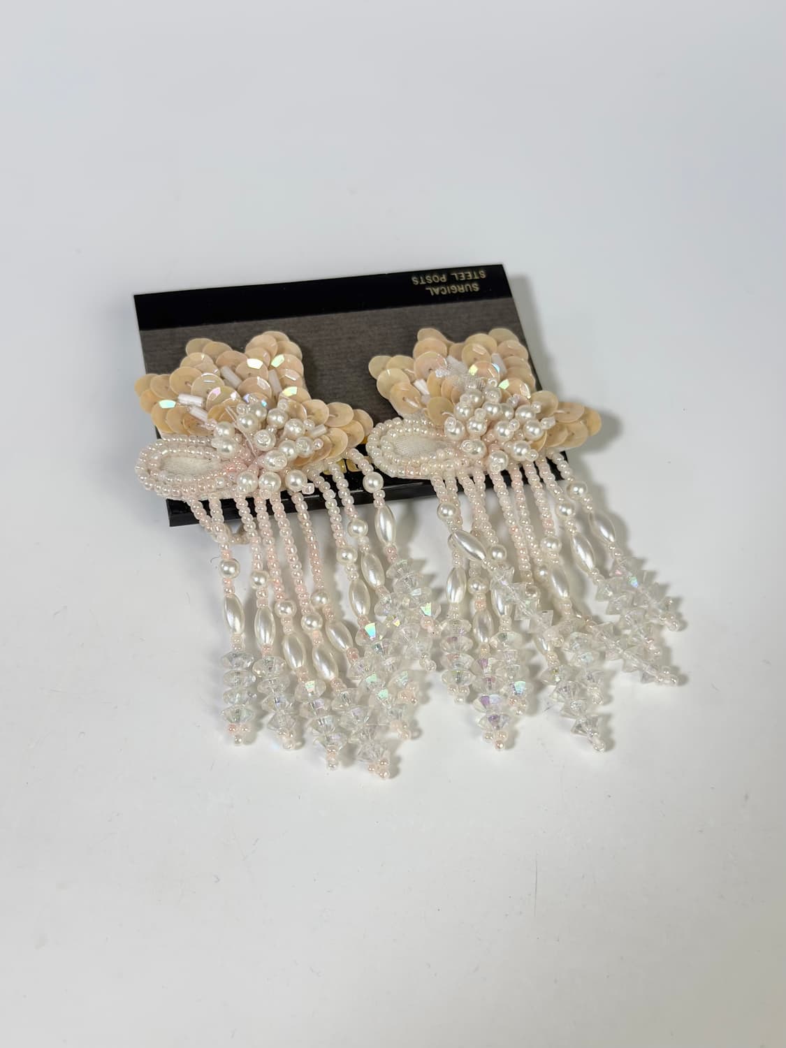 빈티지 화이트 시퀸 진주 드롭 빈티지 귀걸이 (써지컬스틸) 상품이미지1