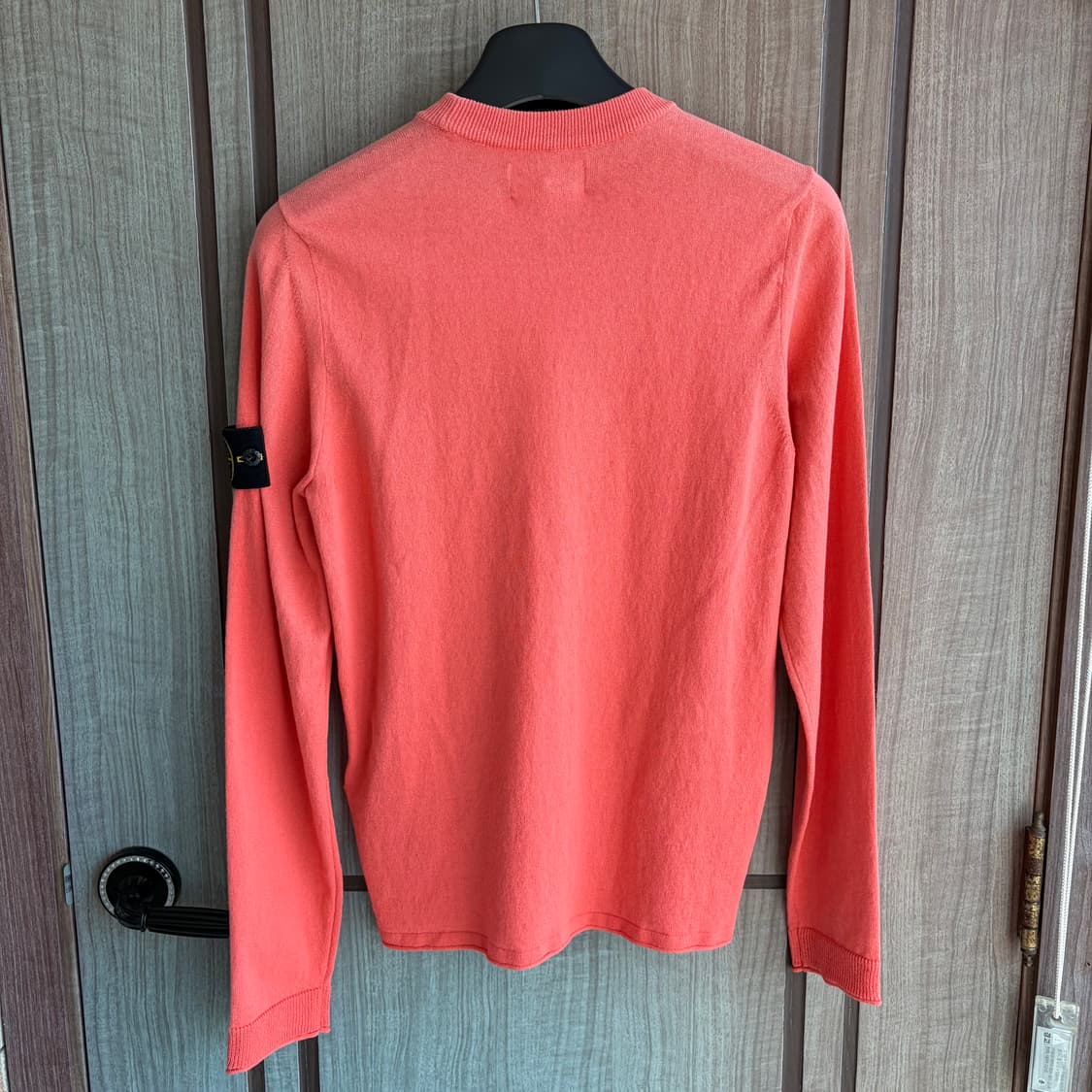 새상품(S)스톤아일랜드 와펜 패치 크루넥 니트 코랄 상품이미지3