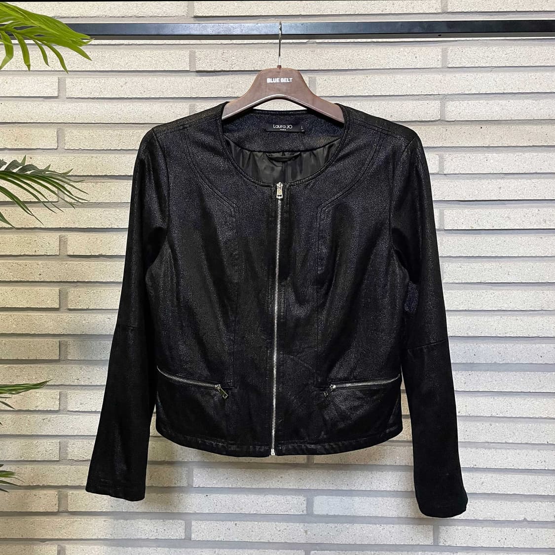 LAURA JO PARIS 크롭 집업 자켓 노카라 글리터 디테일 블랙 상품이미지2