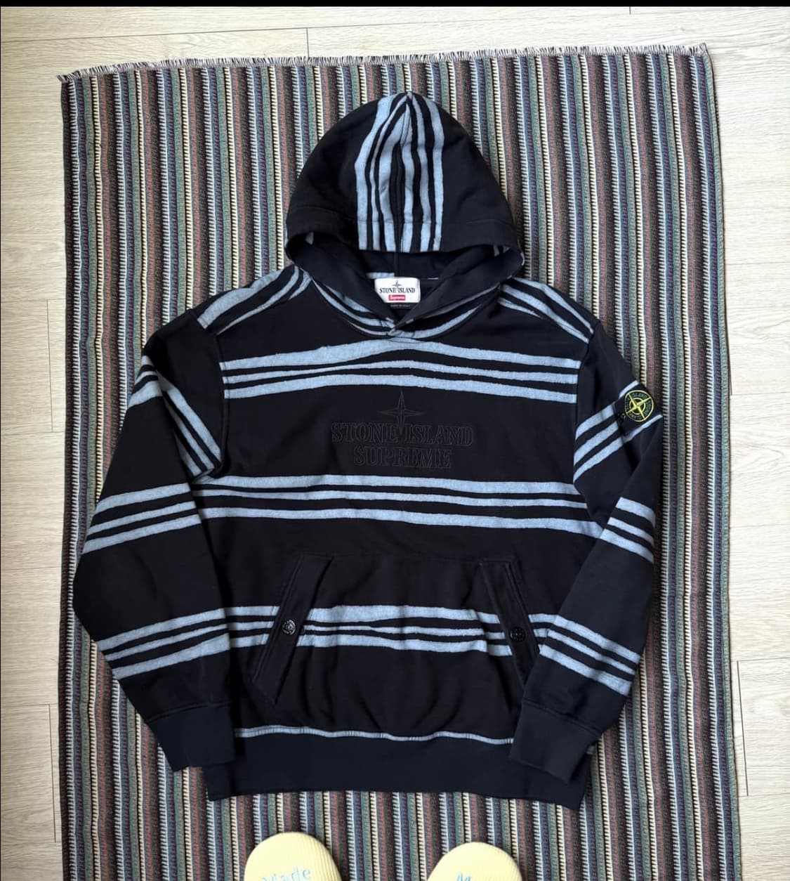스톤아일랜드x슈프림 스트라이프 후드 상품이미지1