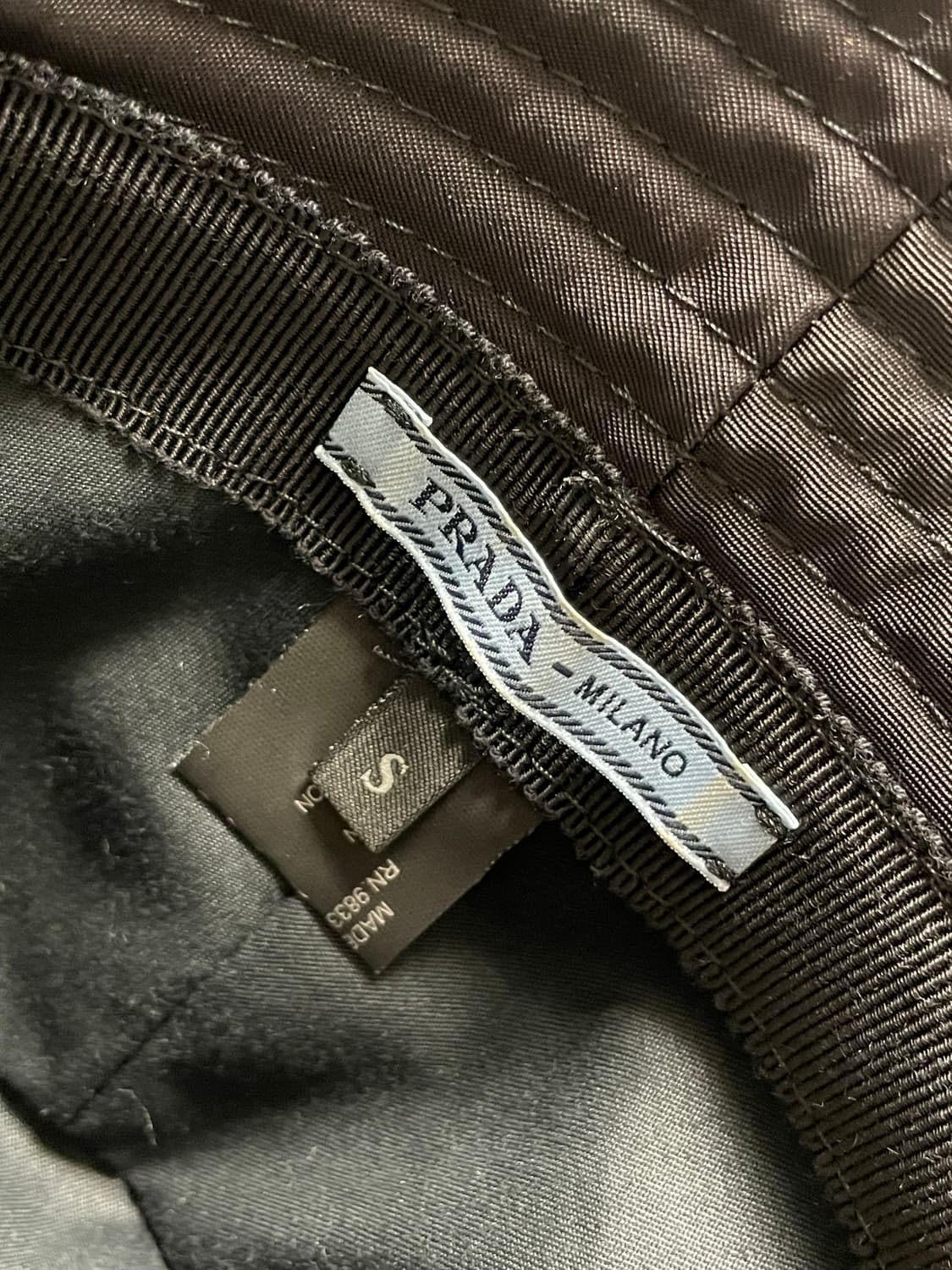 프라다 버킷햇 상품이미지3