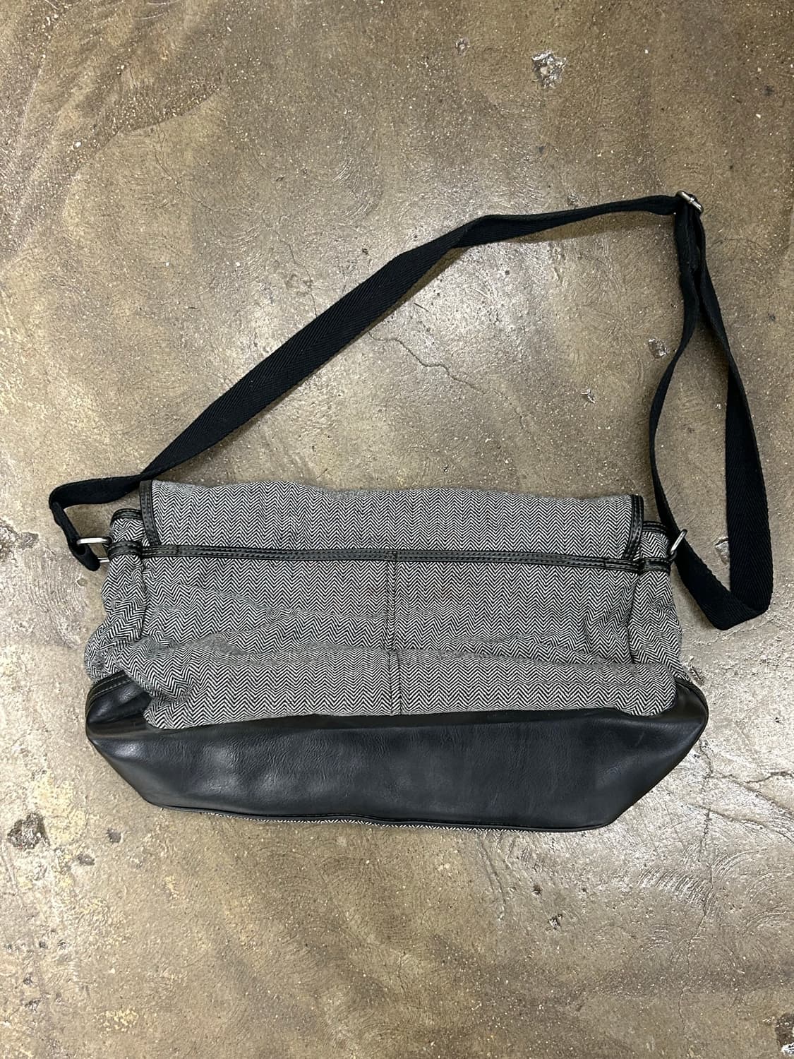 디젤 헤링본 메신저백 크로스백 상품이미지3