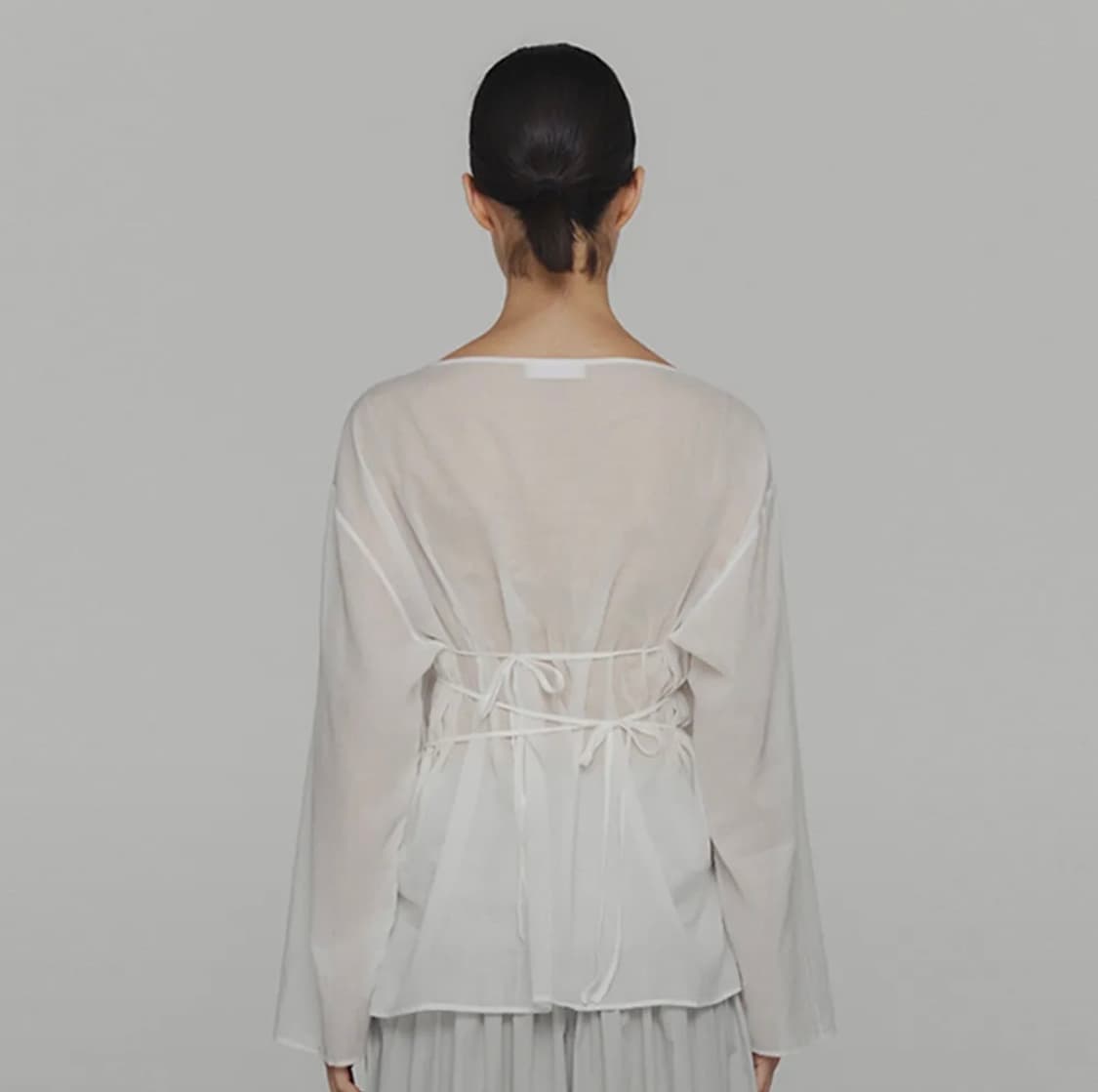 아모멘토 SHEER COTTON DRAWSTRING TOP_WHITE 상품이미지2