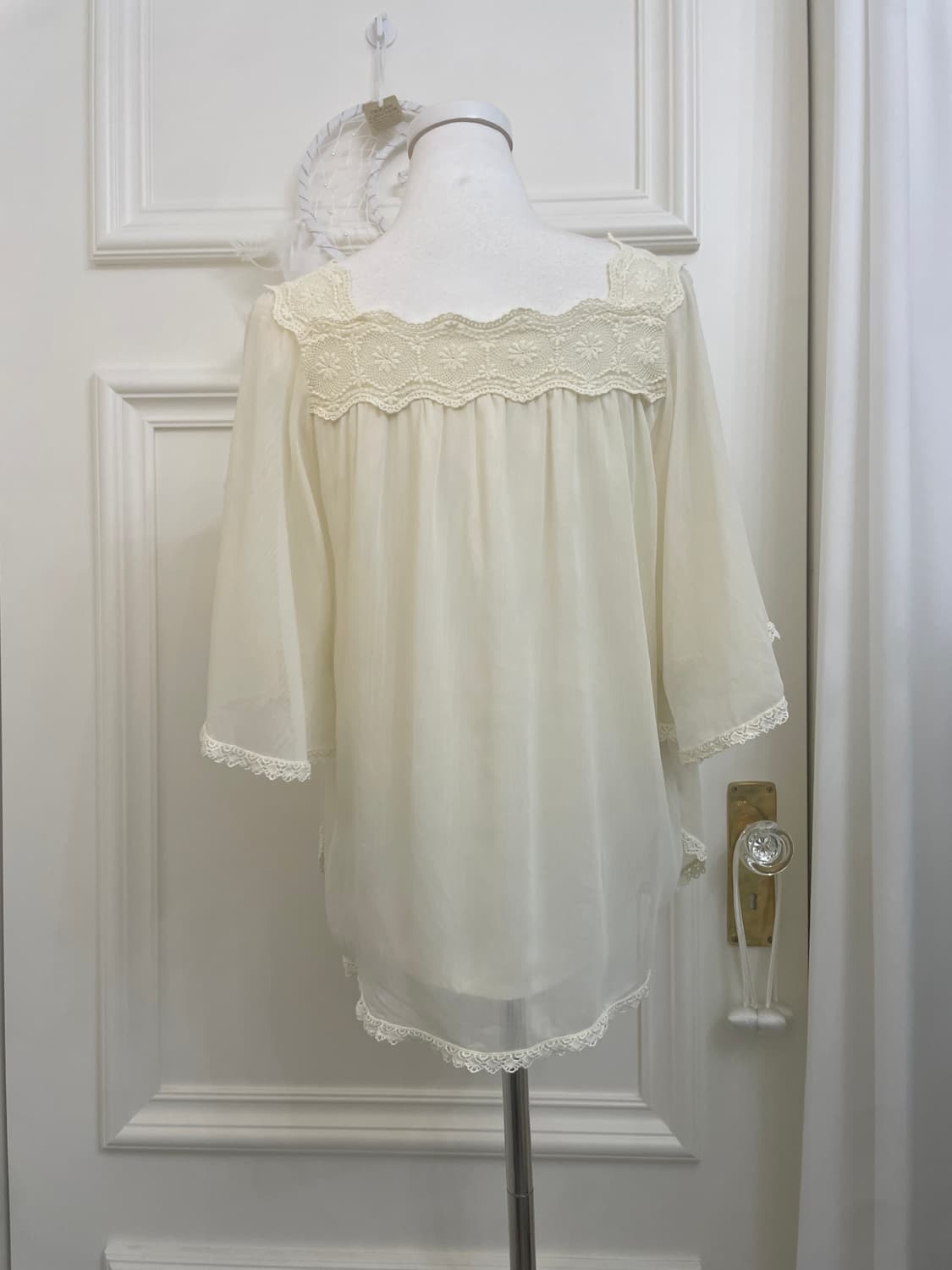 butter lace point cape blouse(size-F) 상품이미지3