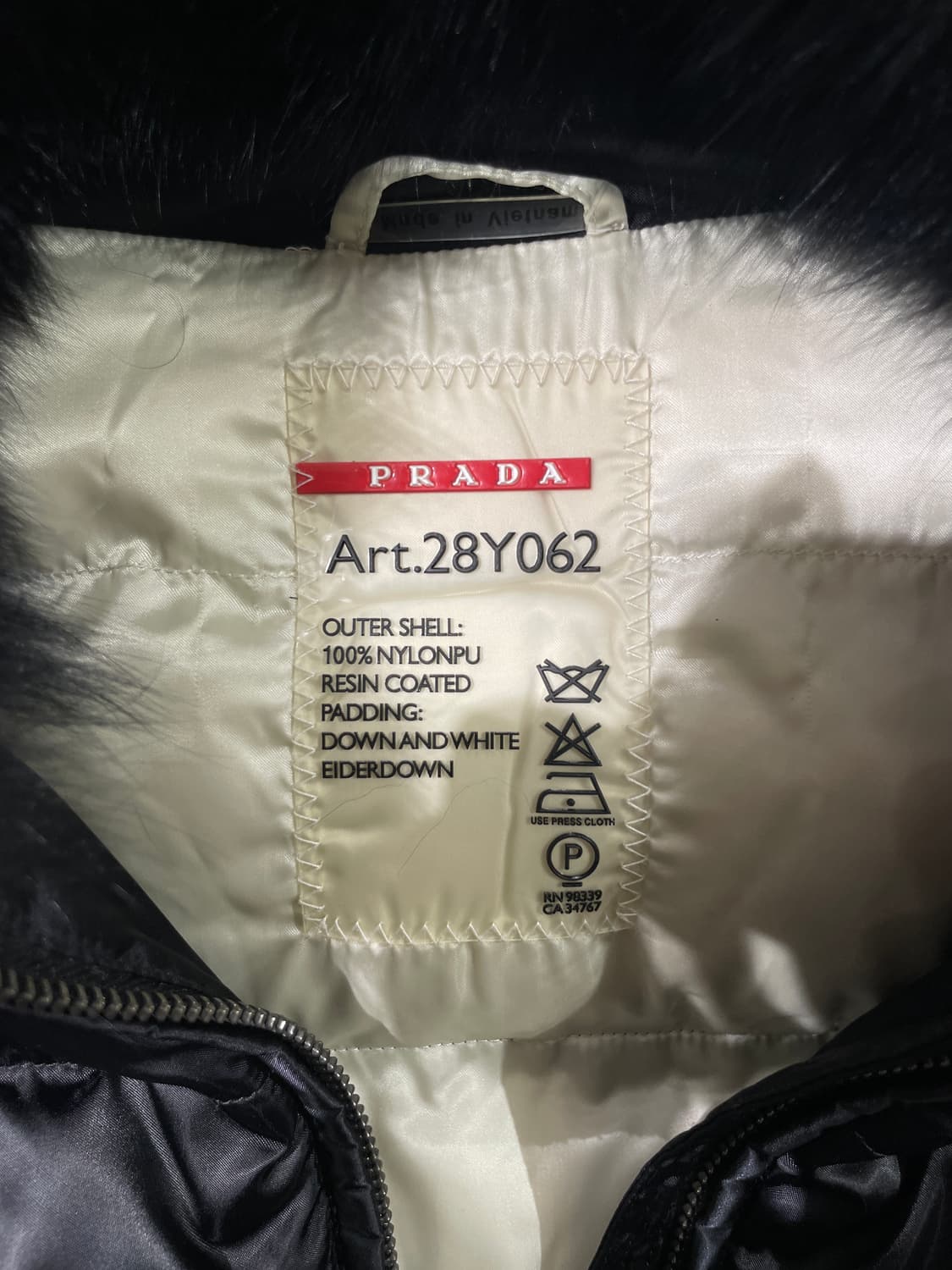 프라다 블랙 트라이앵글 로고 폭스 퍼 다운 후디 자켓 상품이미지7