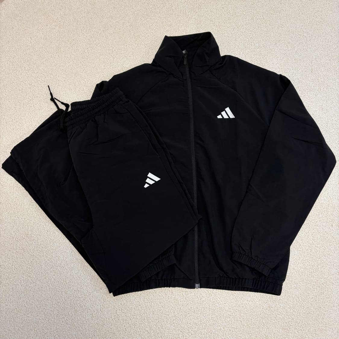 아디다스 에센셜 윈드 브레이커 트레이닝 세트 상품이미지1