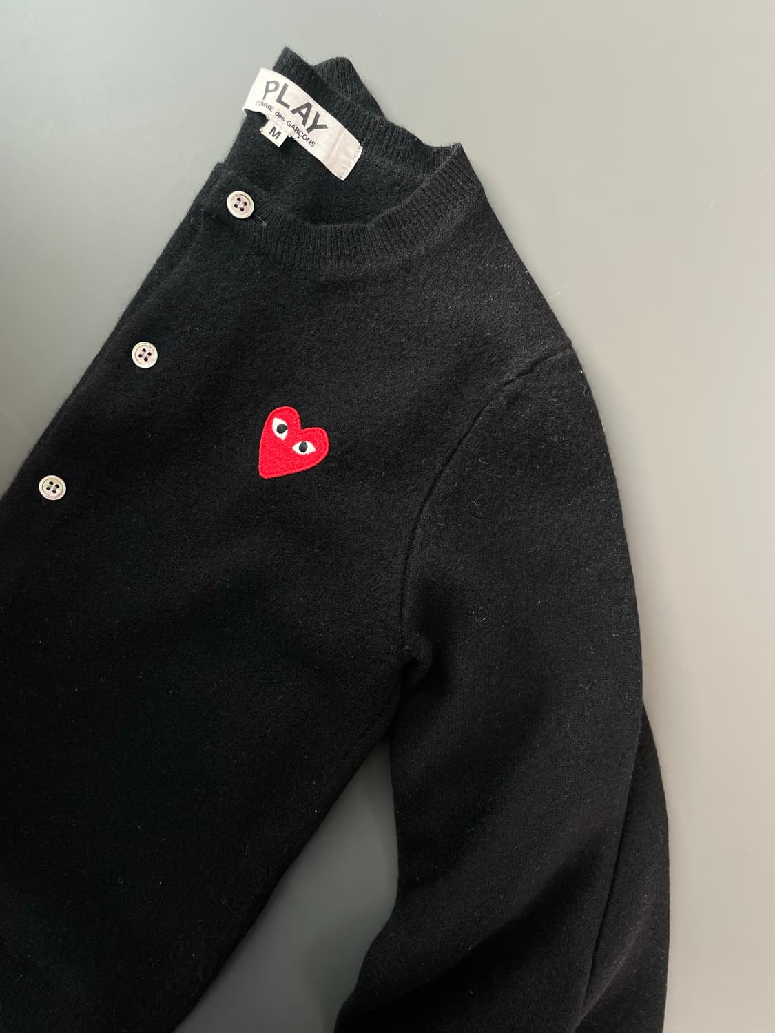 [M] 꼼데가르송 레드와펜 여성 울 가디건 상품이미지3