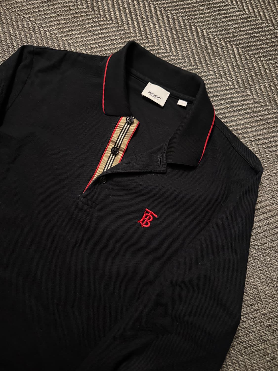 버버리 로고 카라 티셔츠 상품이미지2