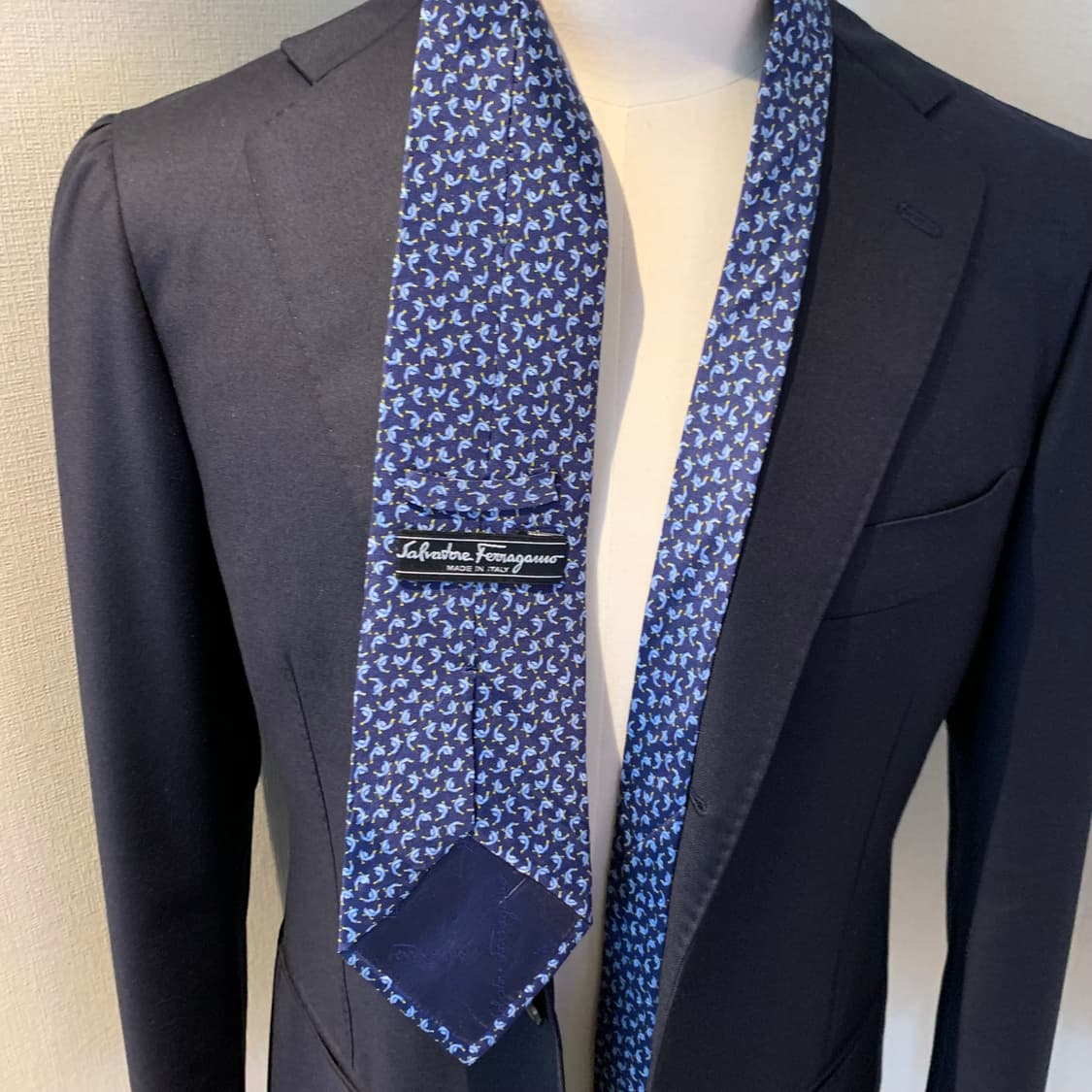 살바토레 페레가모 명품넥타이 100실크 네이비컬러 A+등급 9.2cm 상품이미지2