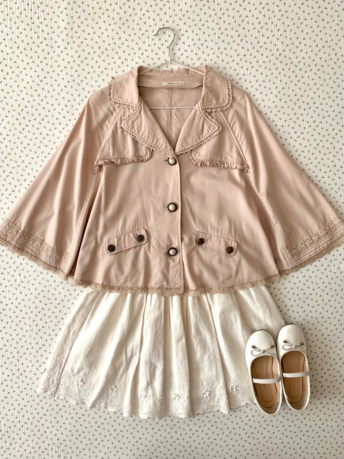 엑시즈팜 레이스 아일렛 트렌치 케이프 상품이미지2