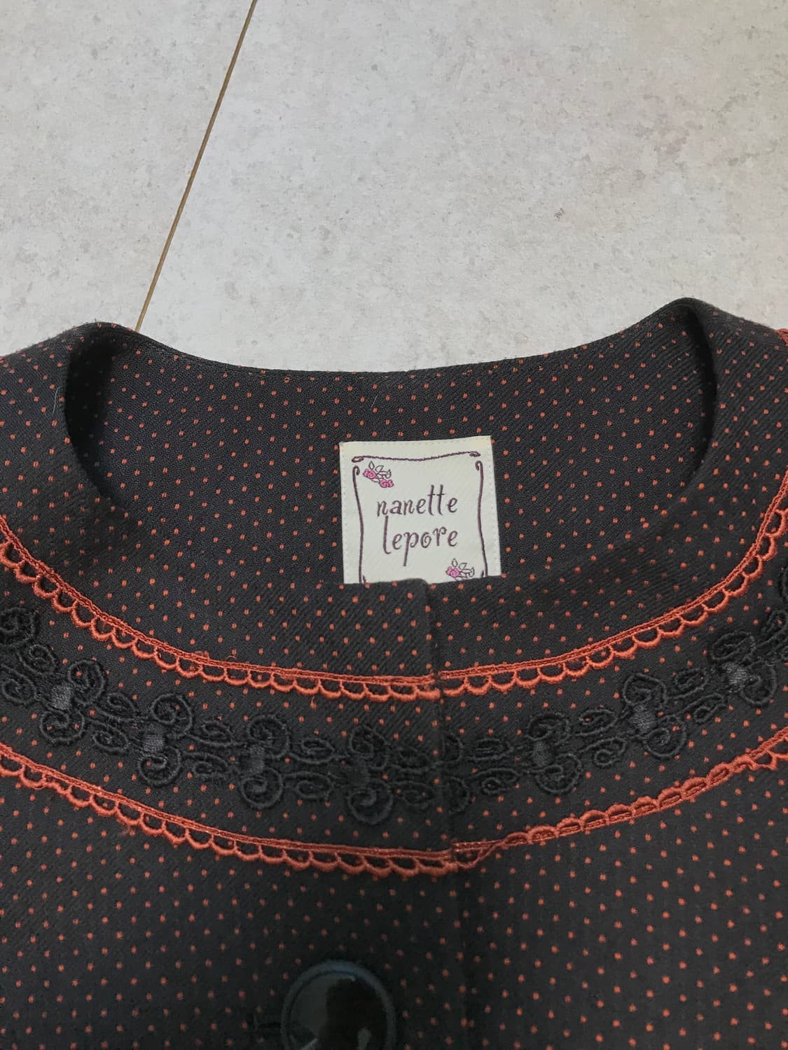 모리걸 도트 단추 숏자켓 브라운모리 라떼갸루 상품이미지3