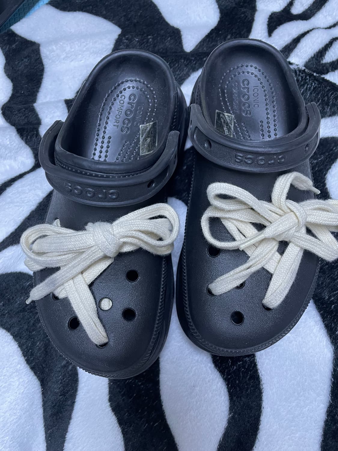 크록스 베이 블랙 W5 220 상품이미지1