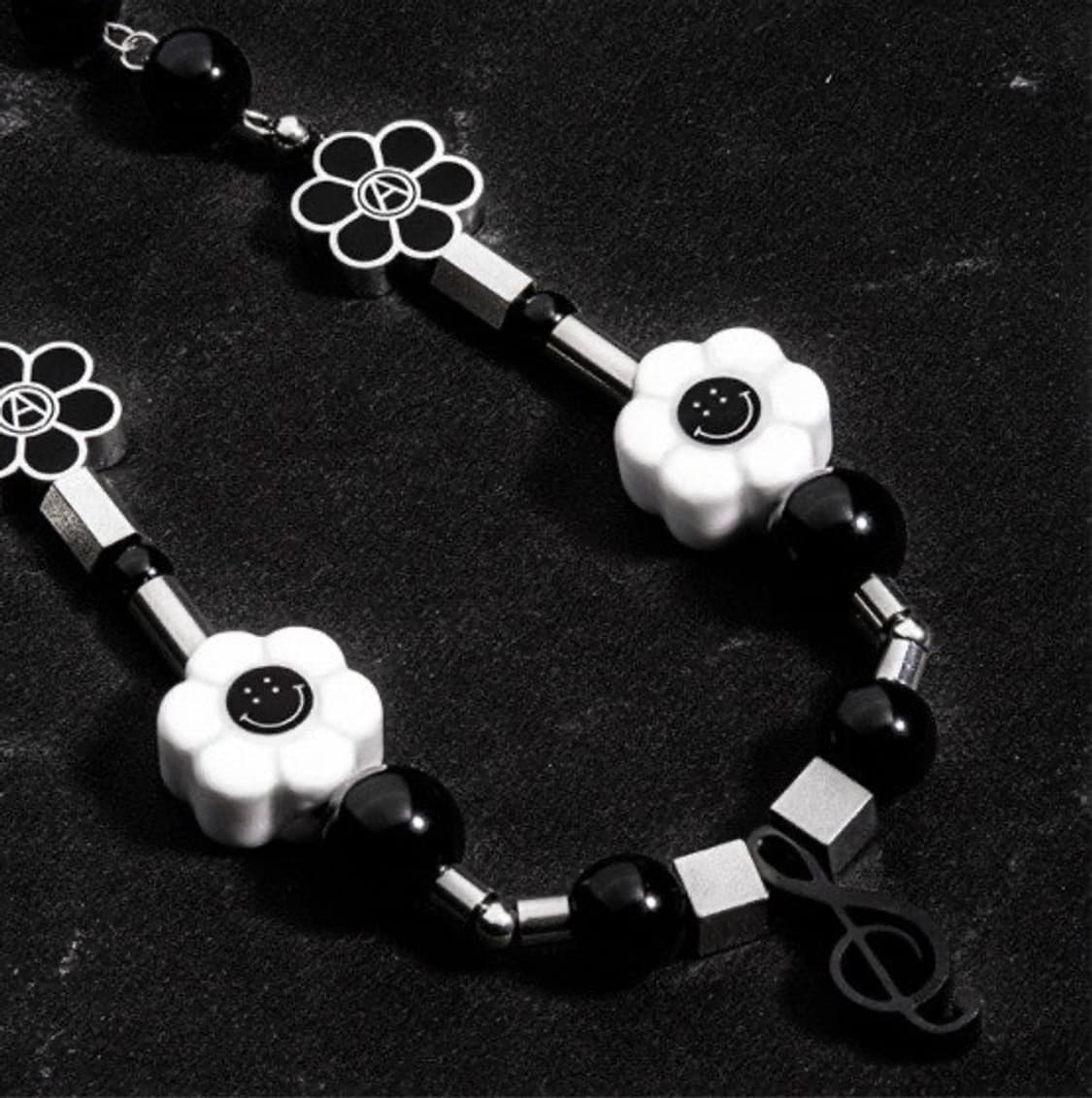 살루트 이베몹 셰인곤잘레스 목걸이 상품이미지1