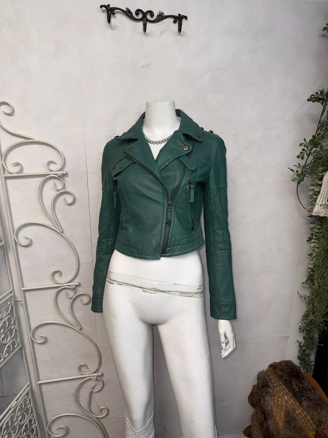 Blue green lamb skin crop rider jacket  상품이미지5