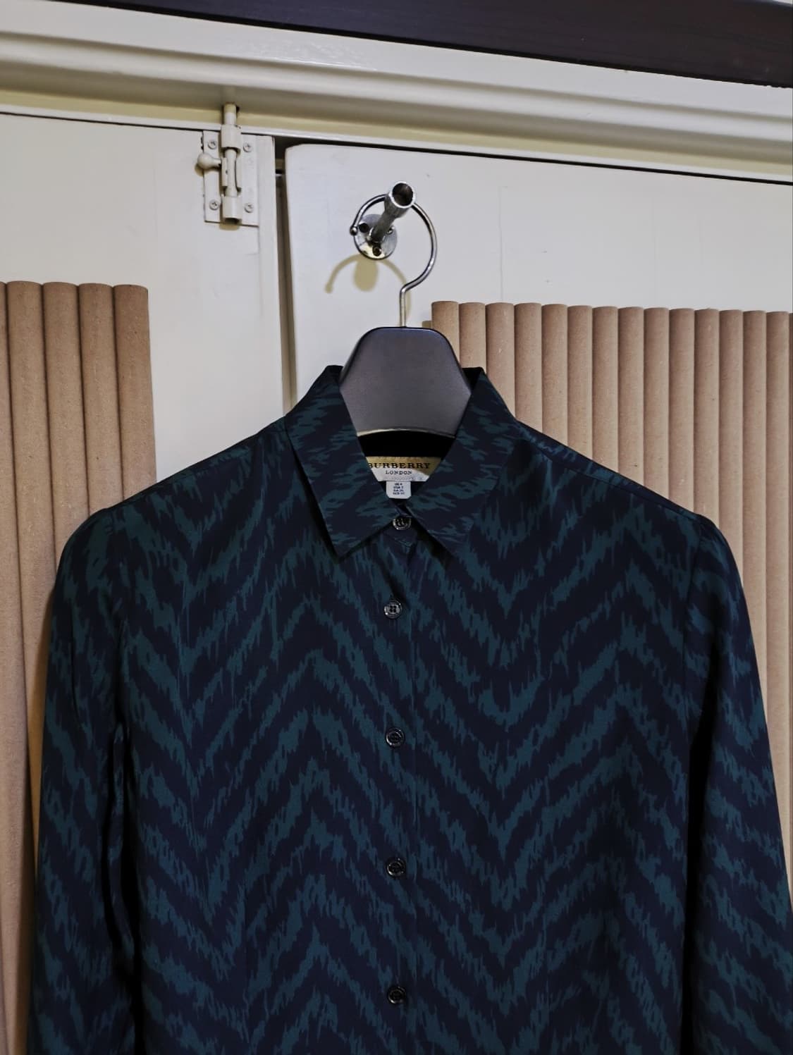 버버리 실크 지그재그 패턴 블라우스 셔츠 상품이미지1