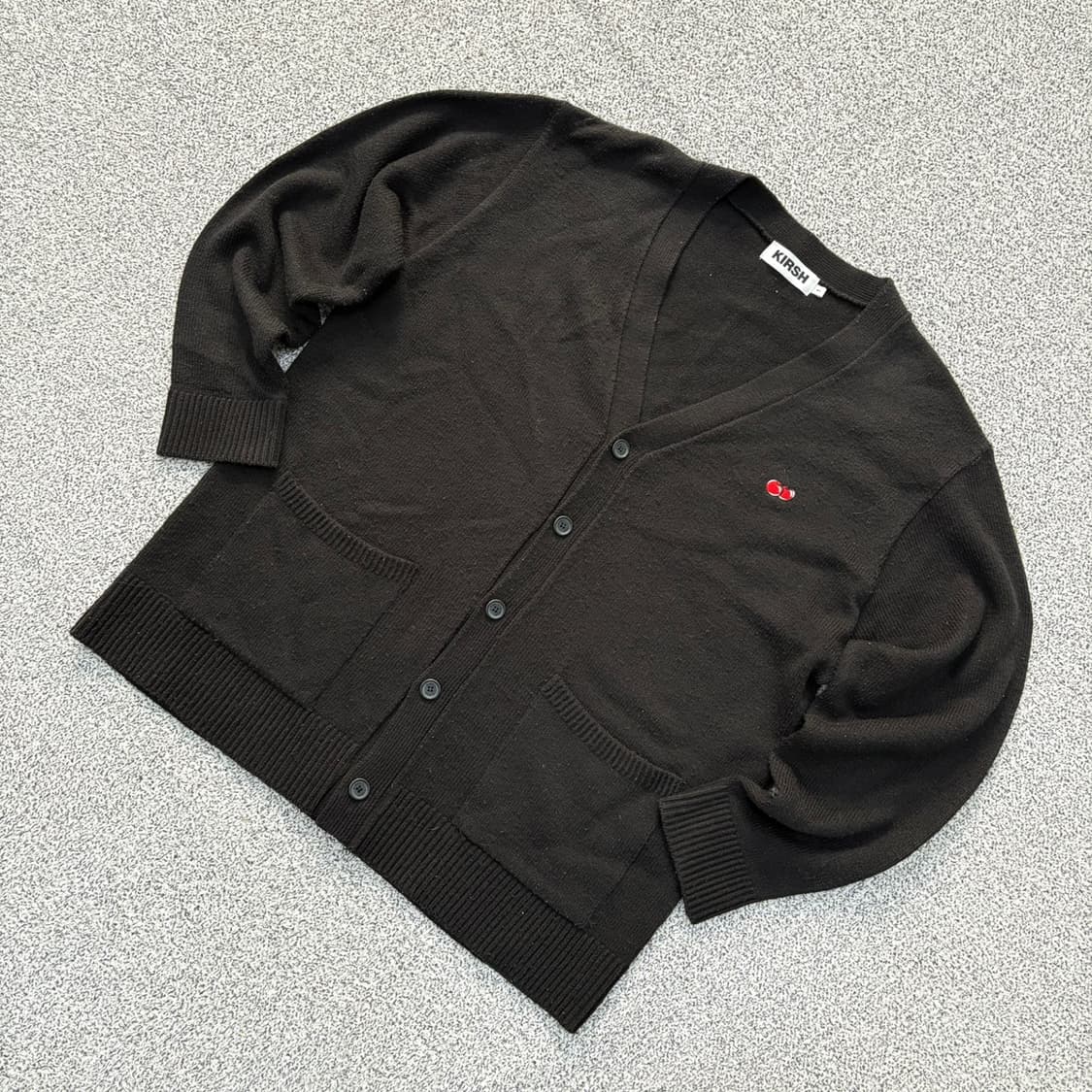 1 키르시 남성 앵두 로고 가디건 0324J 상품이미지1