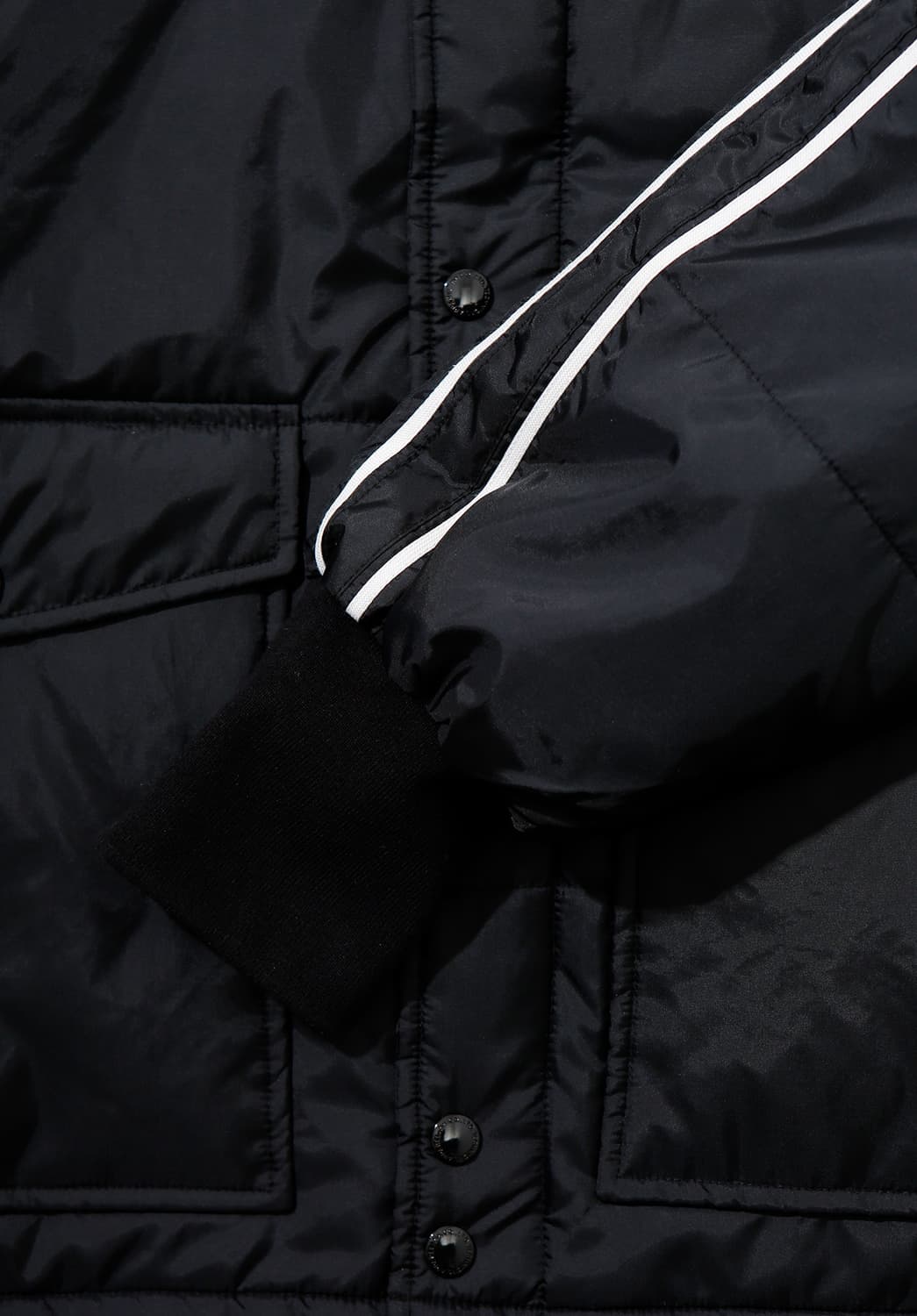 새상품) 22FW 네이버후드 트랙 패디드 경량 자켓(100-105) 상품이미지3