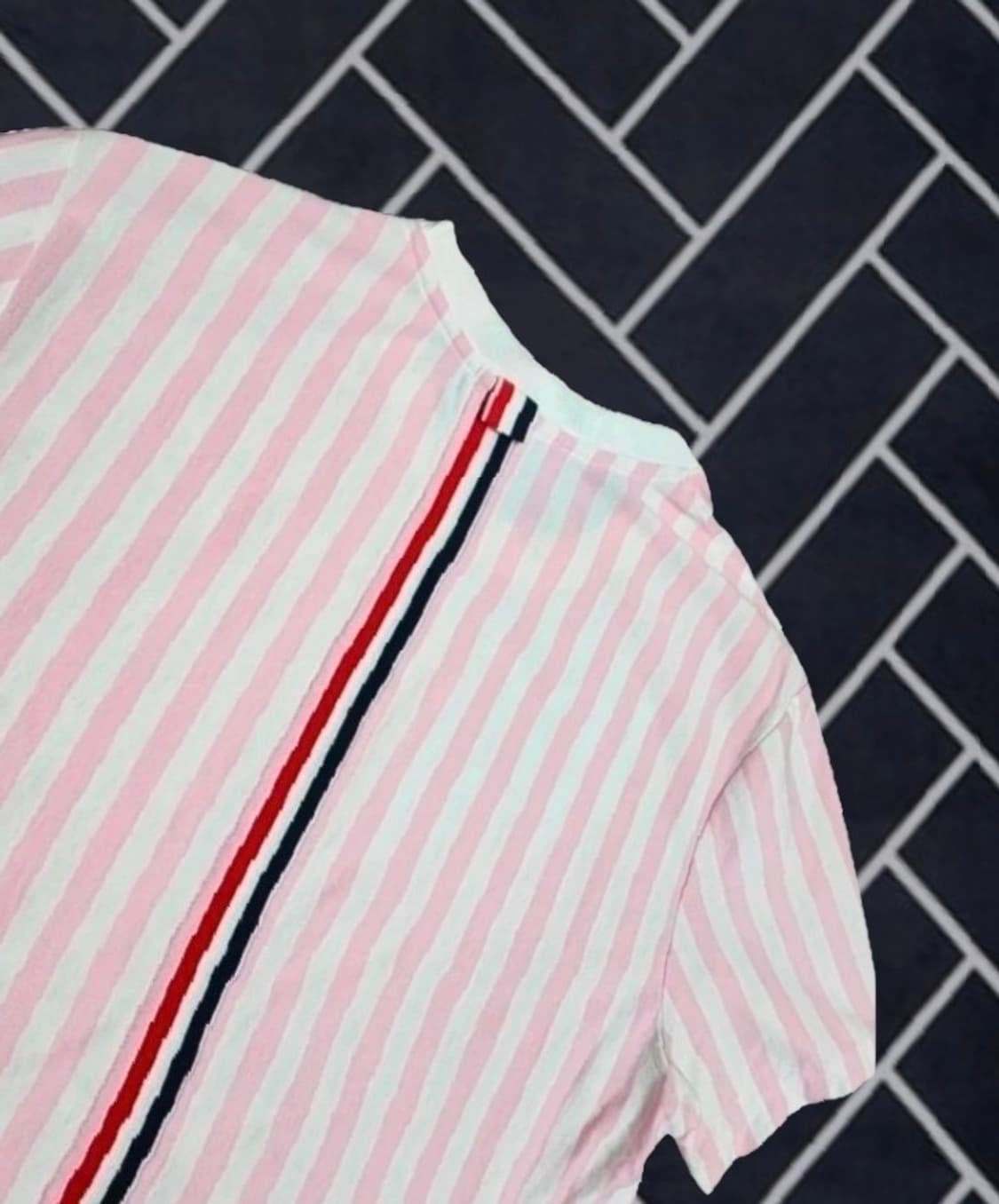 톰브라운 스트라이프 삼선 반팔티 상품이미지3