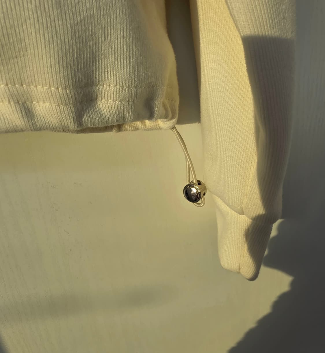 스튜디오에이지 아이보리 하프집업 맨투맨 / 스트링 자수 스웻 상품이미지4