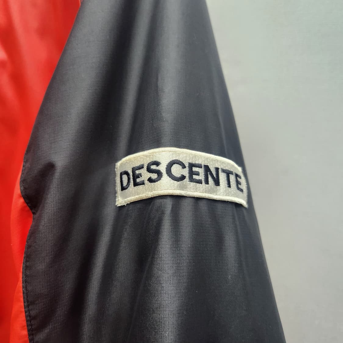 데상트 로고와펜 스트링 바람막이 점퍼 L(L~XL) 상품이미지4